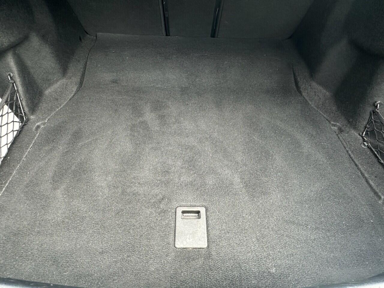 Mercedes-Benz C-Class view 38