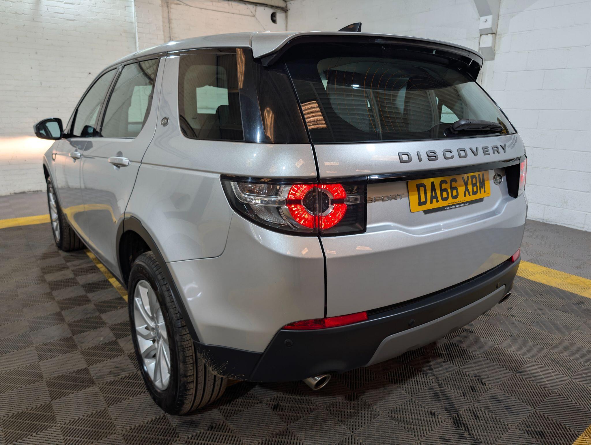 Land Rover Discovery Sport view 2