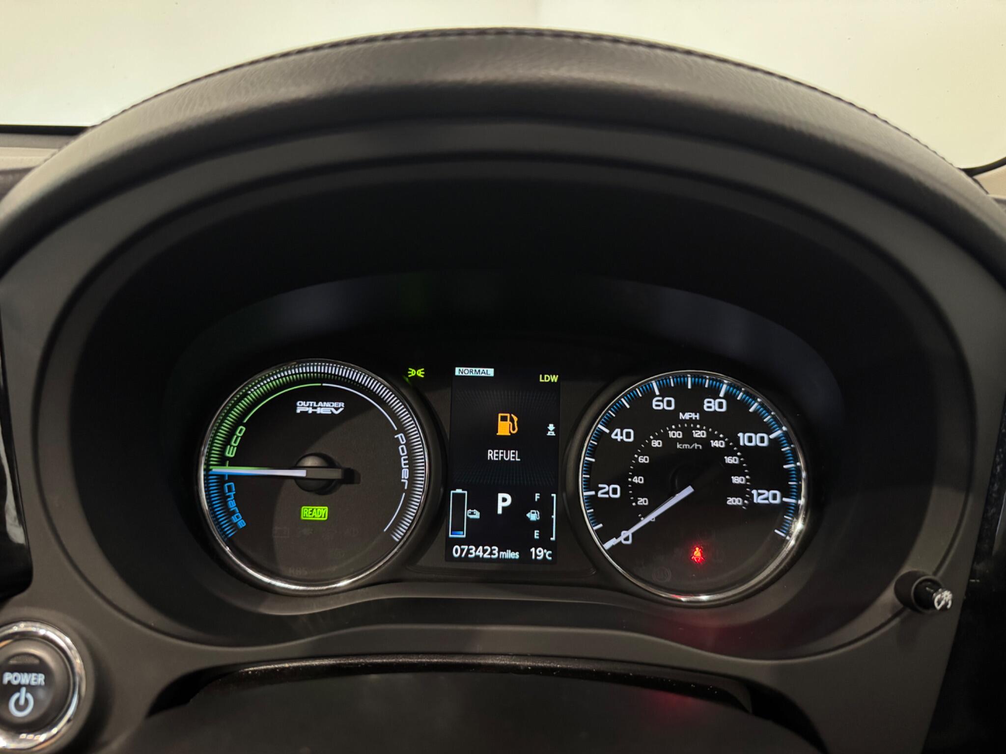 Mitsubishi Outlander view 16