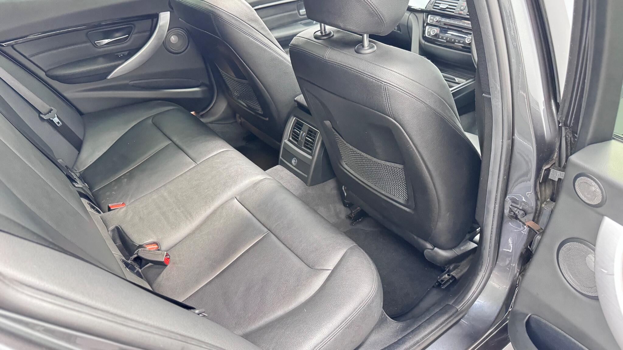 BMW 3 Series view 35
