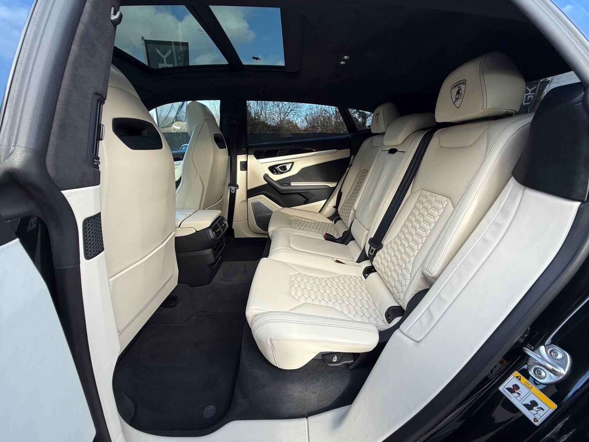 Lamborghini Urus view 30