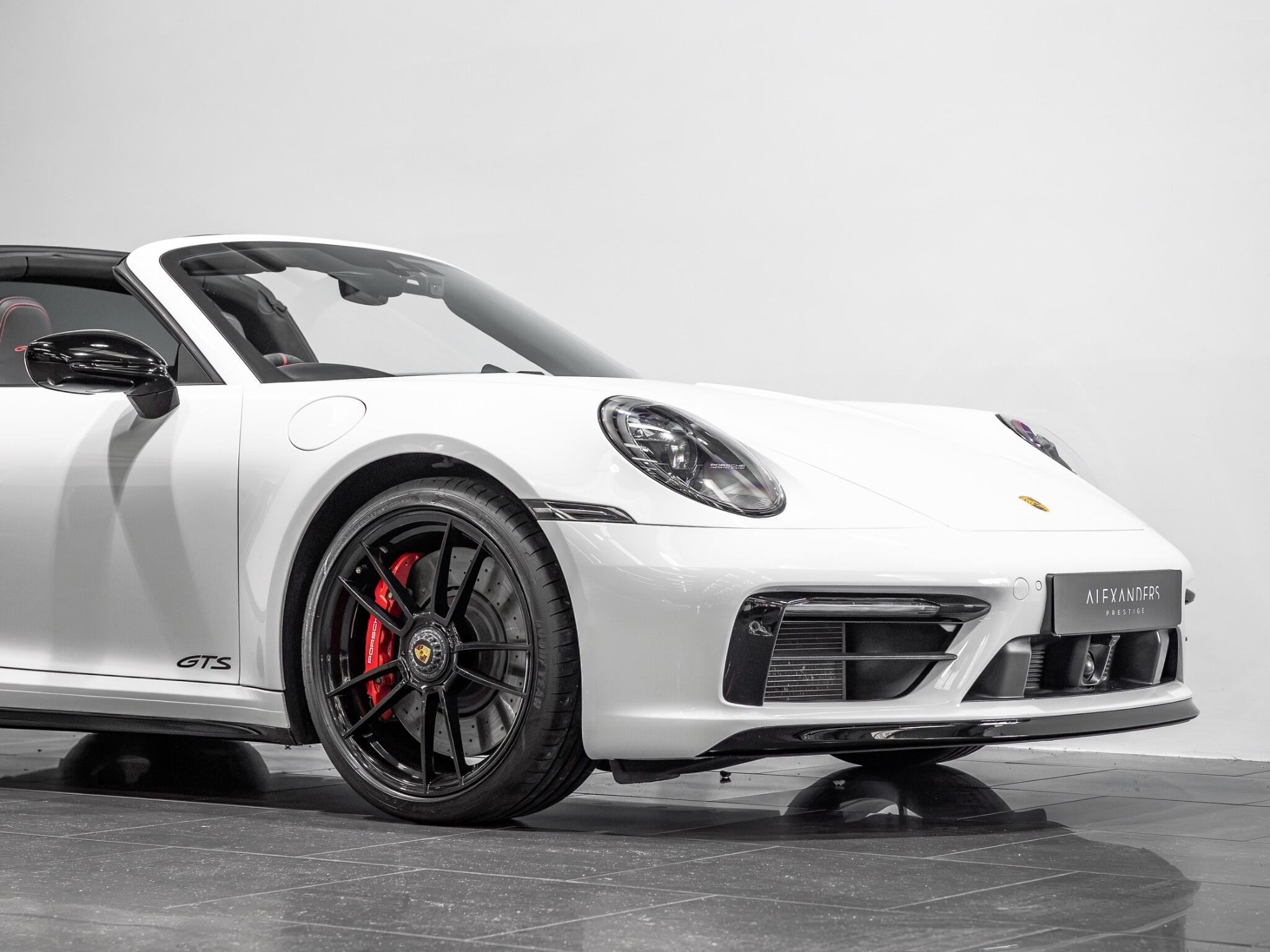 Porsche 911 view 12