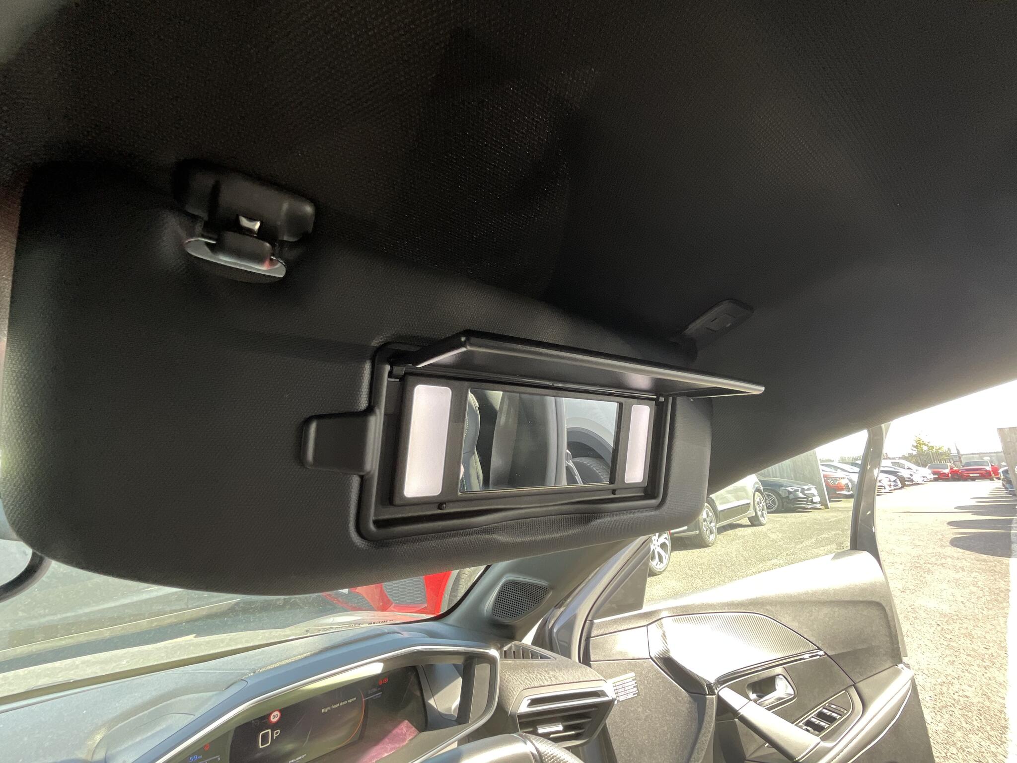 Peugeot 208 view 31