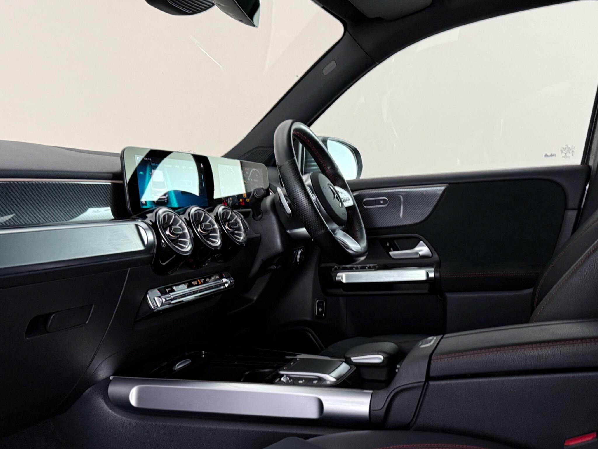 Mercedes-Benz GLB view 4
