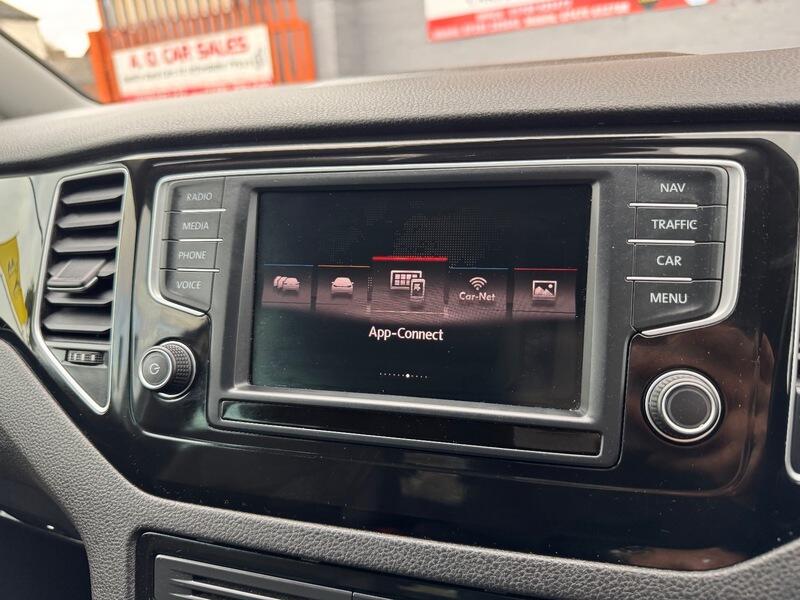 Volkswagen Golf SV view 21