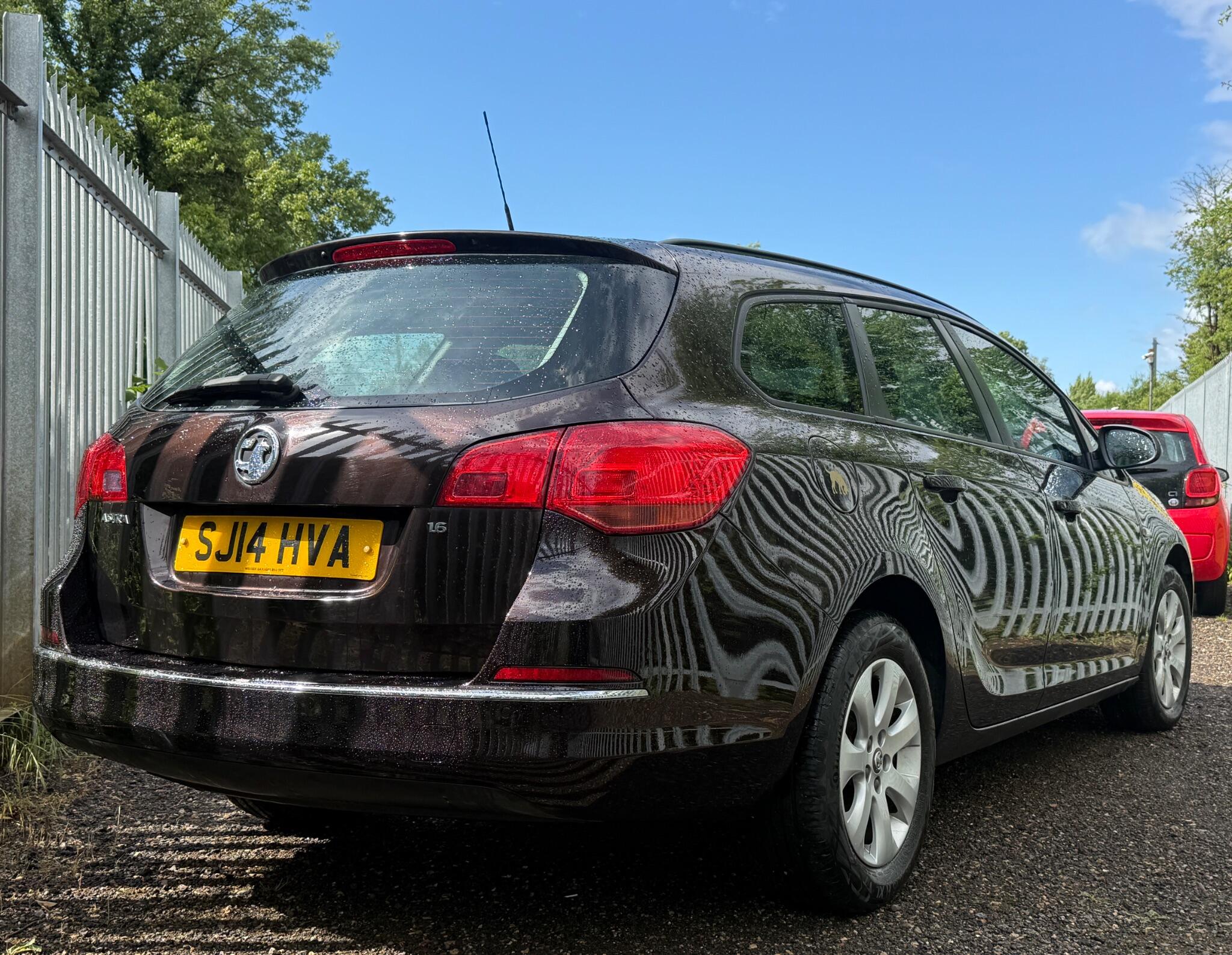 2014 Vauxhall Astra image 16