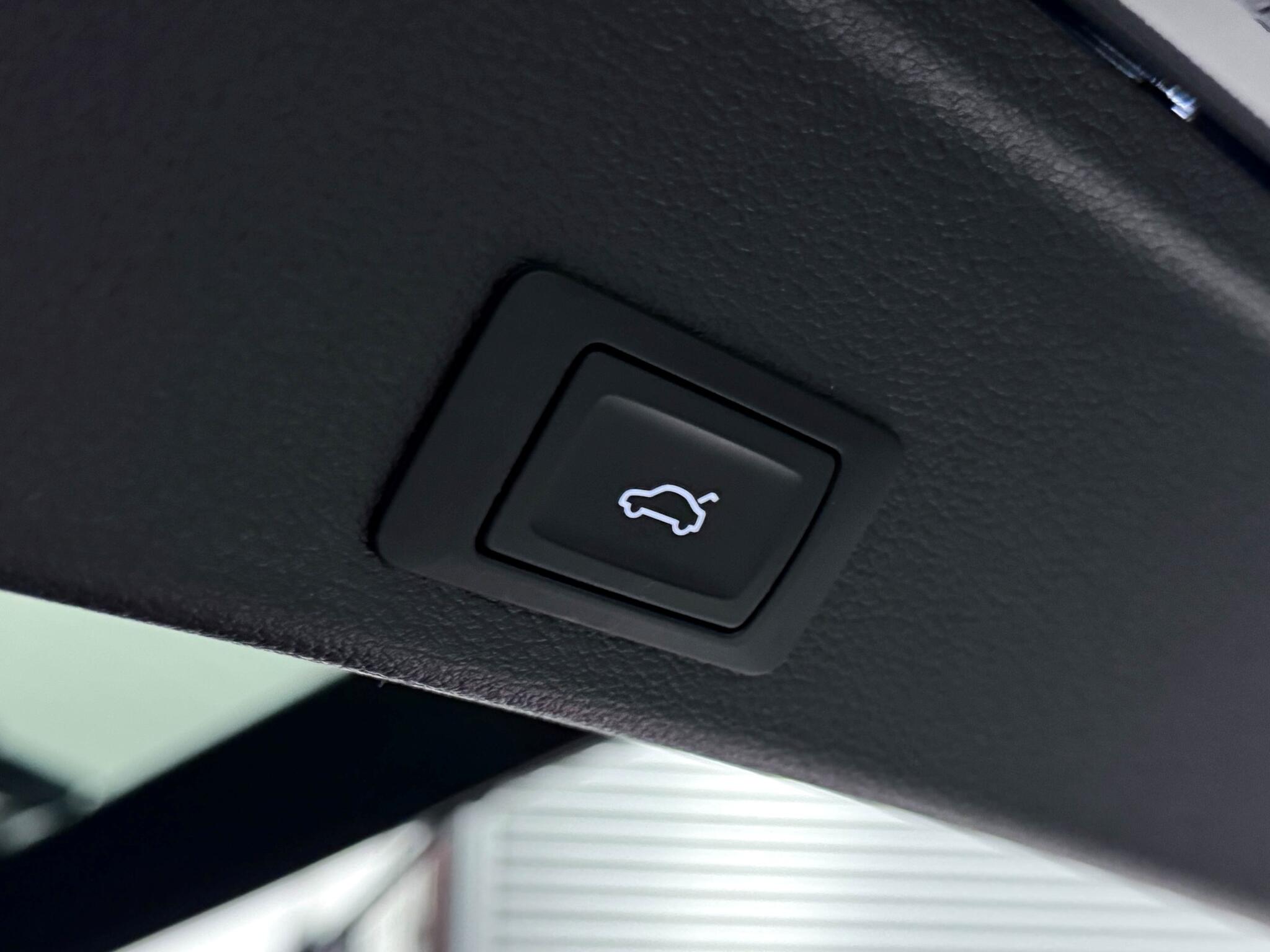 Audi S4 view 13
