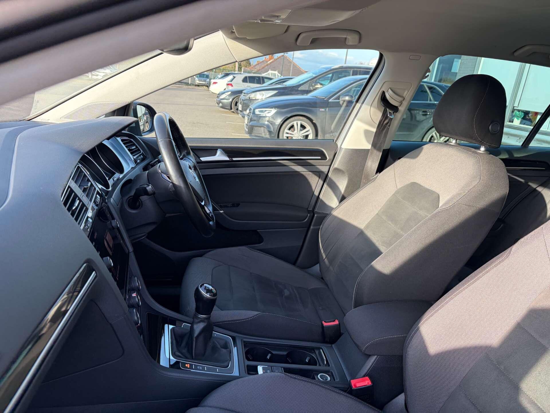 Volkswagen Golf view 18