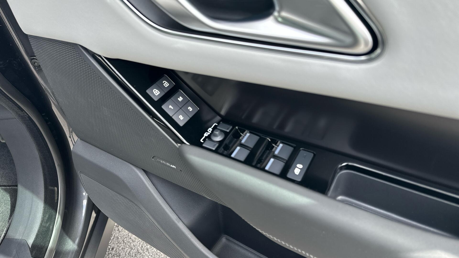 Land Rover Range Rover Velar view 44
