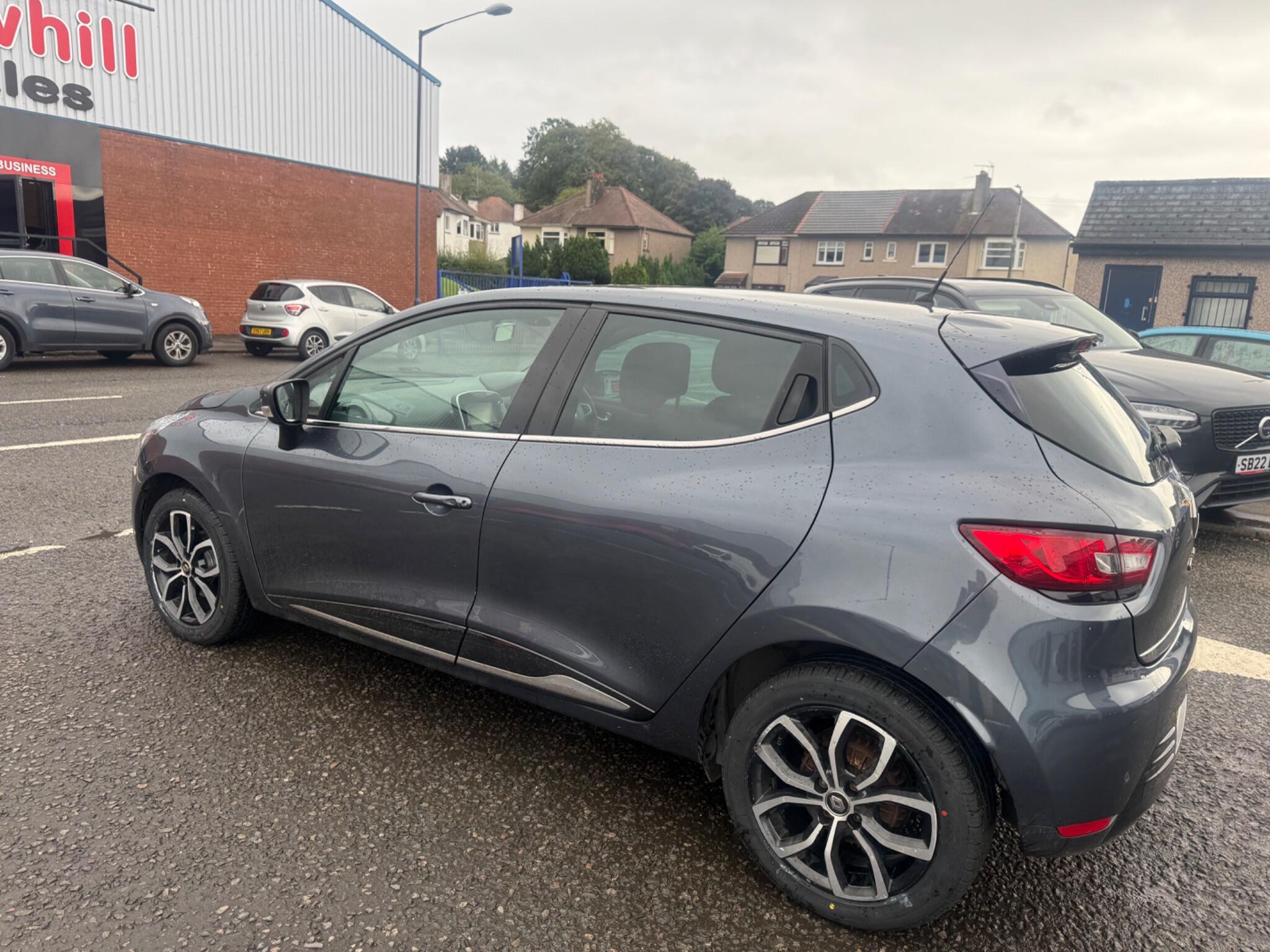 Renault Clio view 2