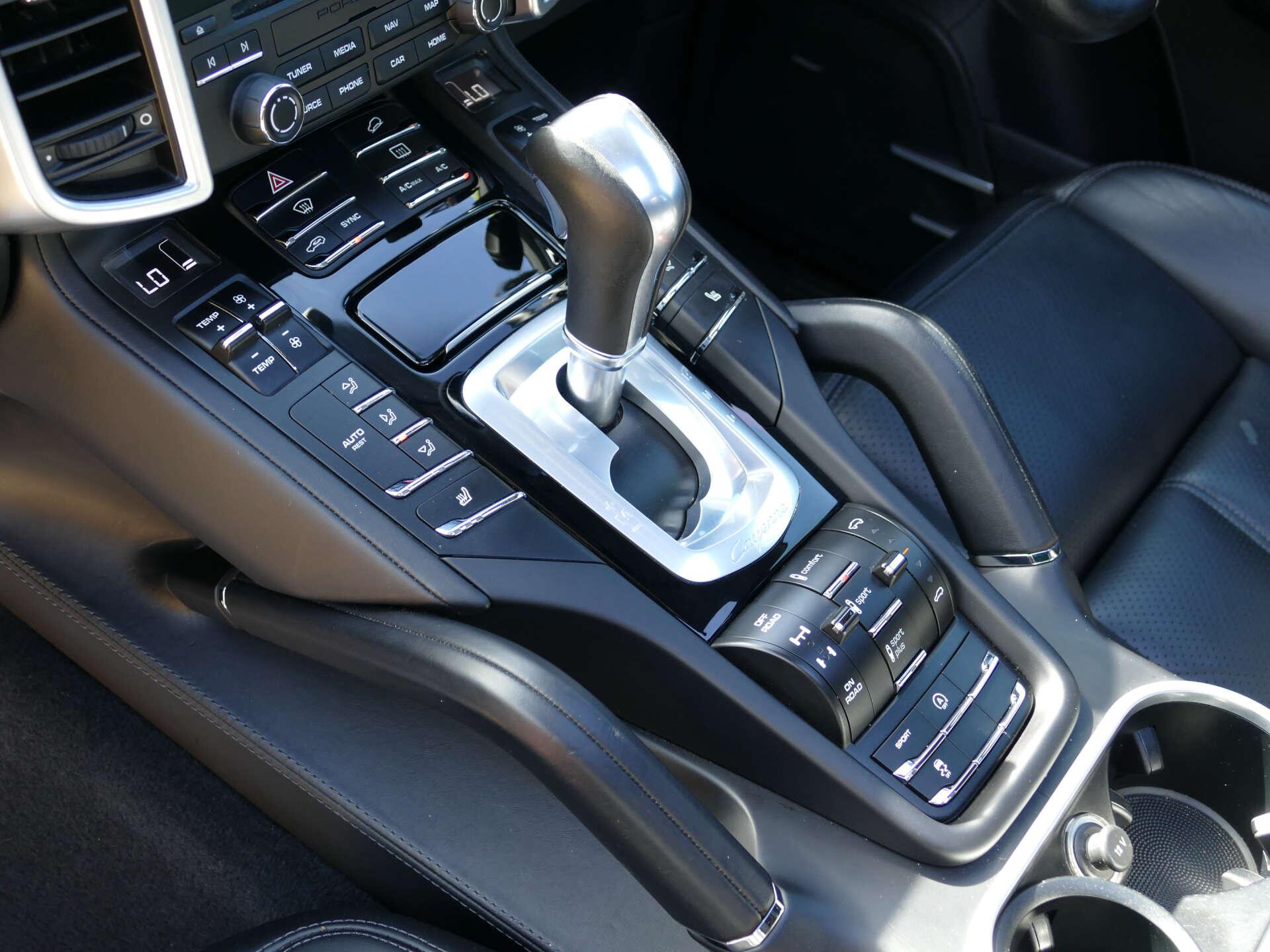 Porsche Cayenne view 31