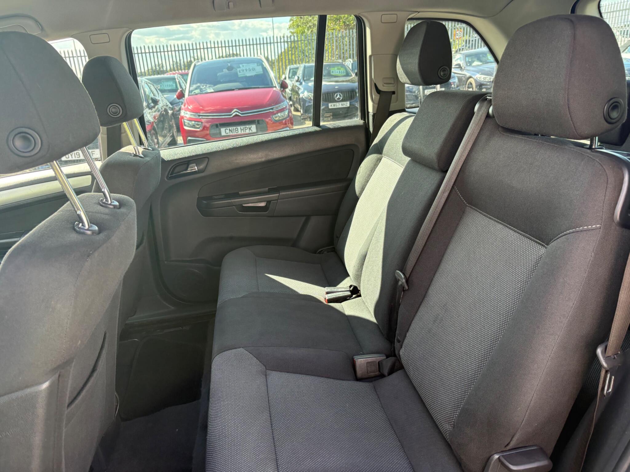 Vauxhall Zafira view 9