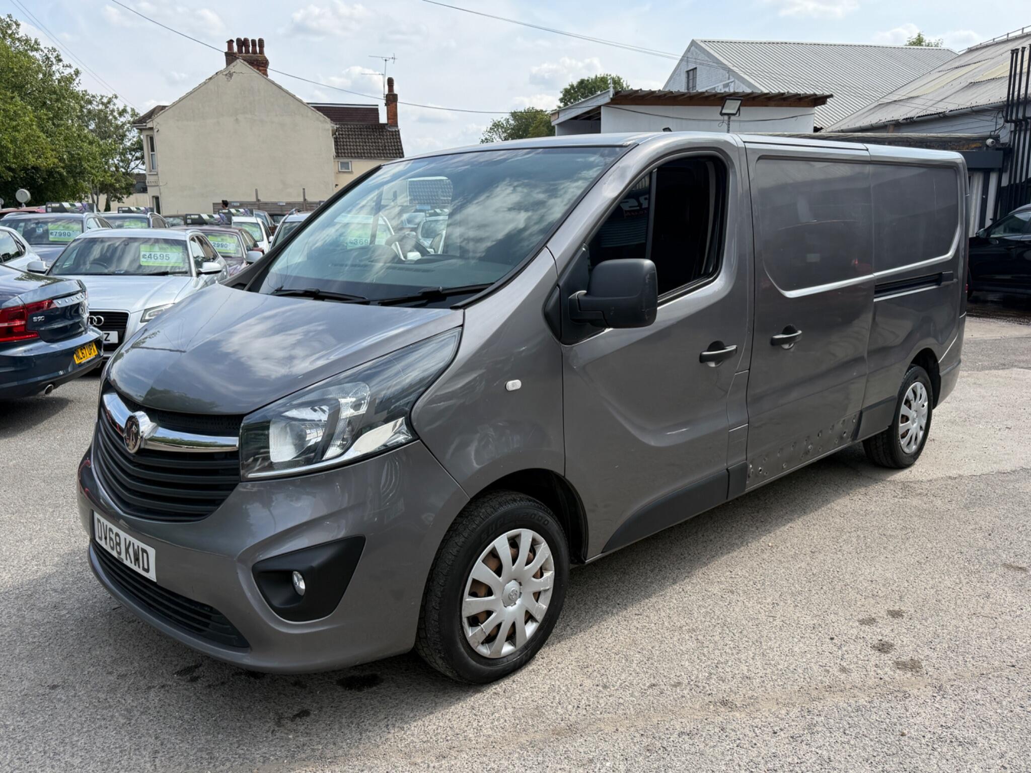 Vauxhall Vivaro - Image 4