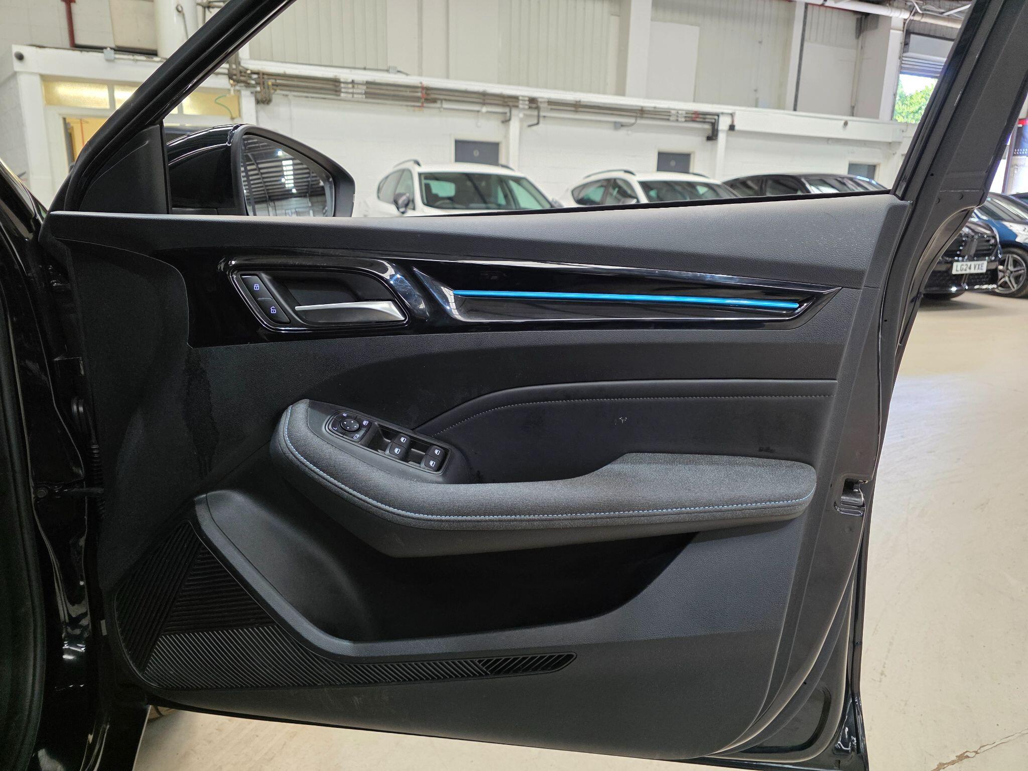 MG MG5 view 12