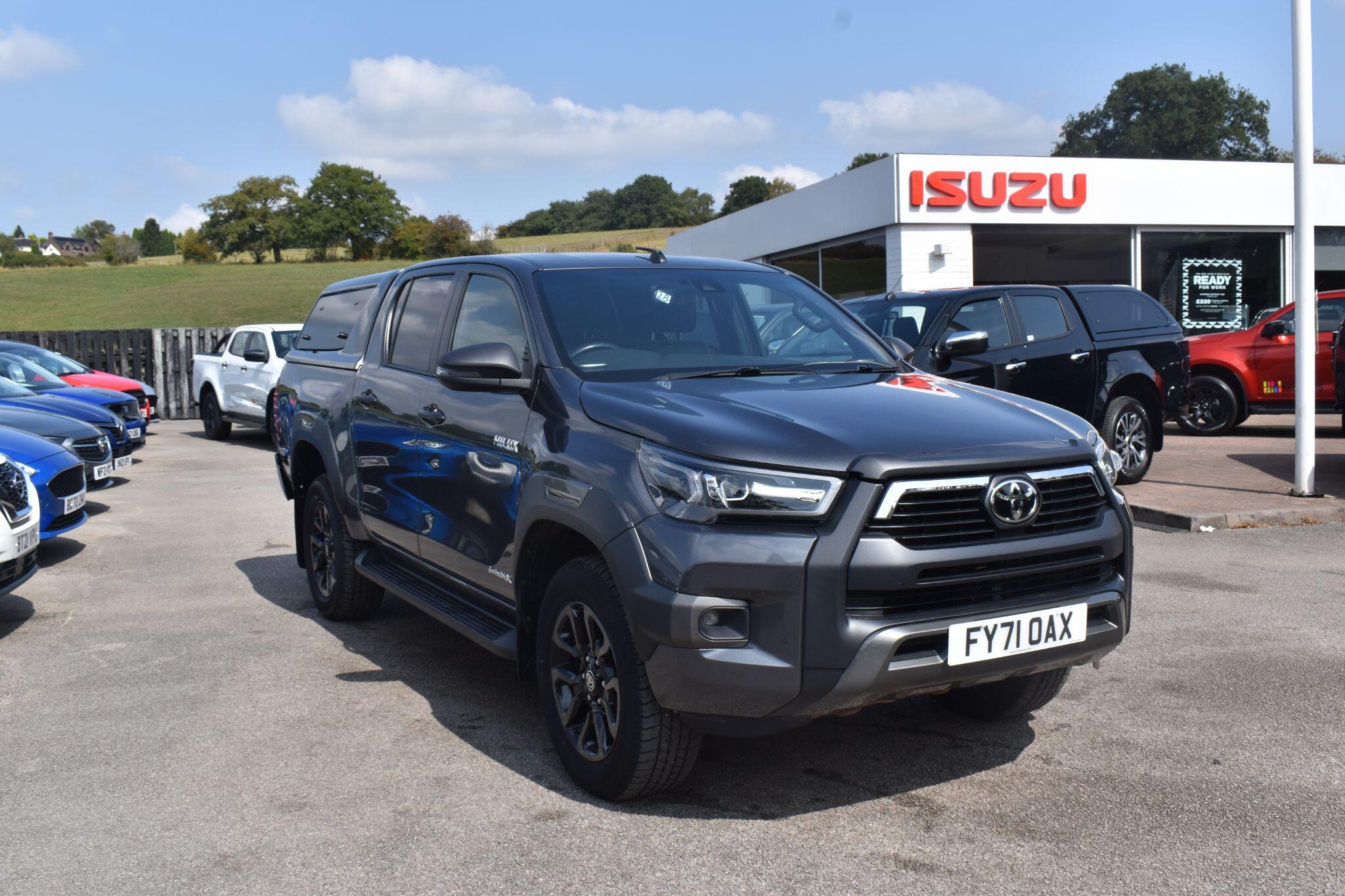 Hilux - 2.8 D-4D Invincible X Auto 4WD Euro 6 (s/s) 4dr - Image 5