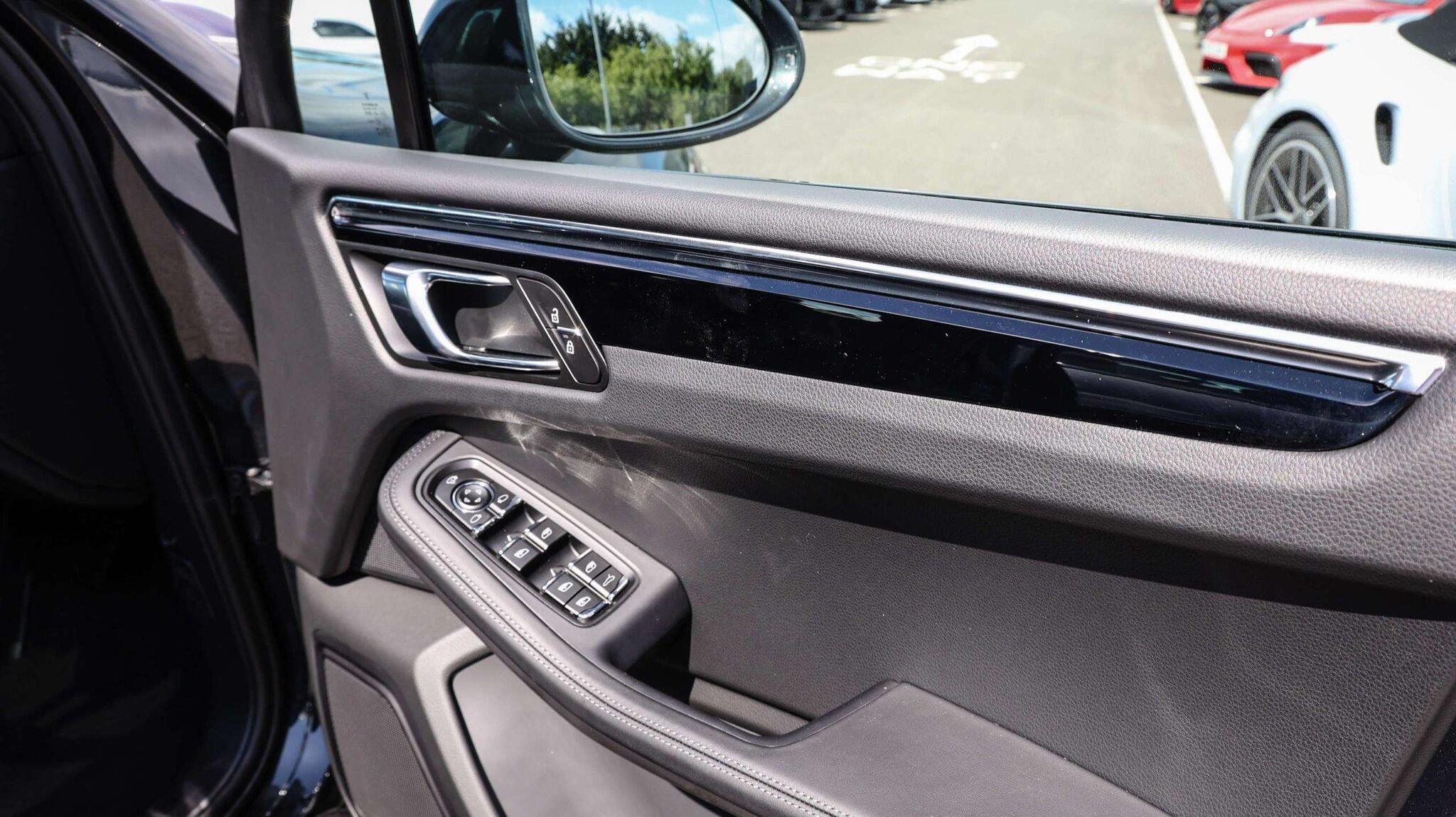 Porsche Macan view 29