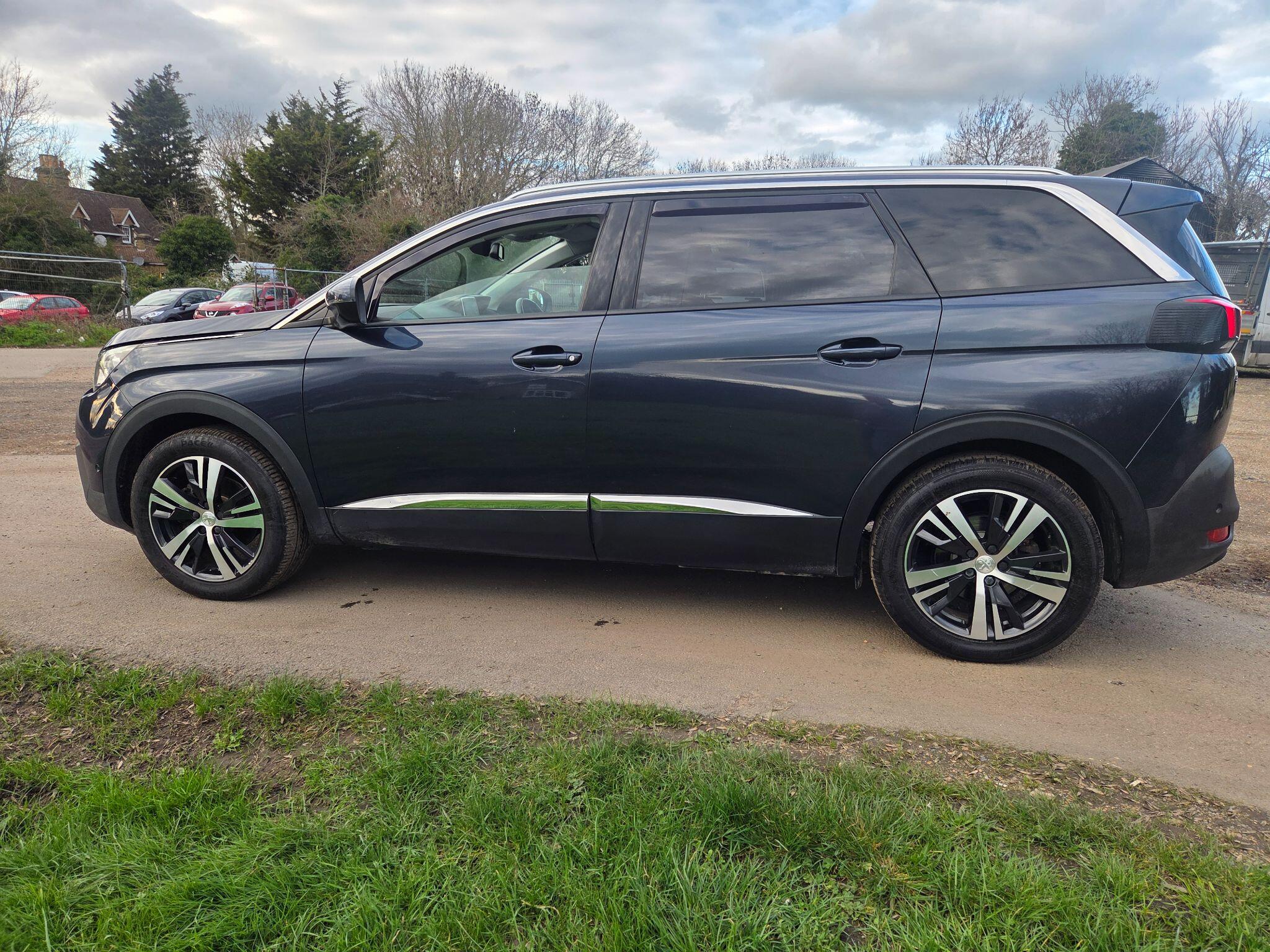 Peugeot 5008 view 9