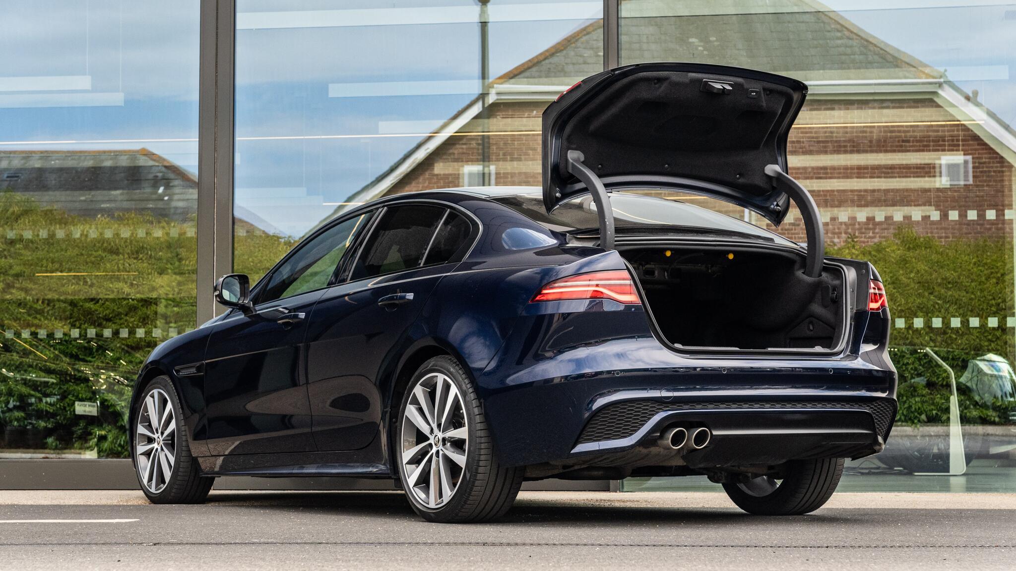 Jaguar Xe view 93