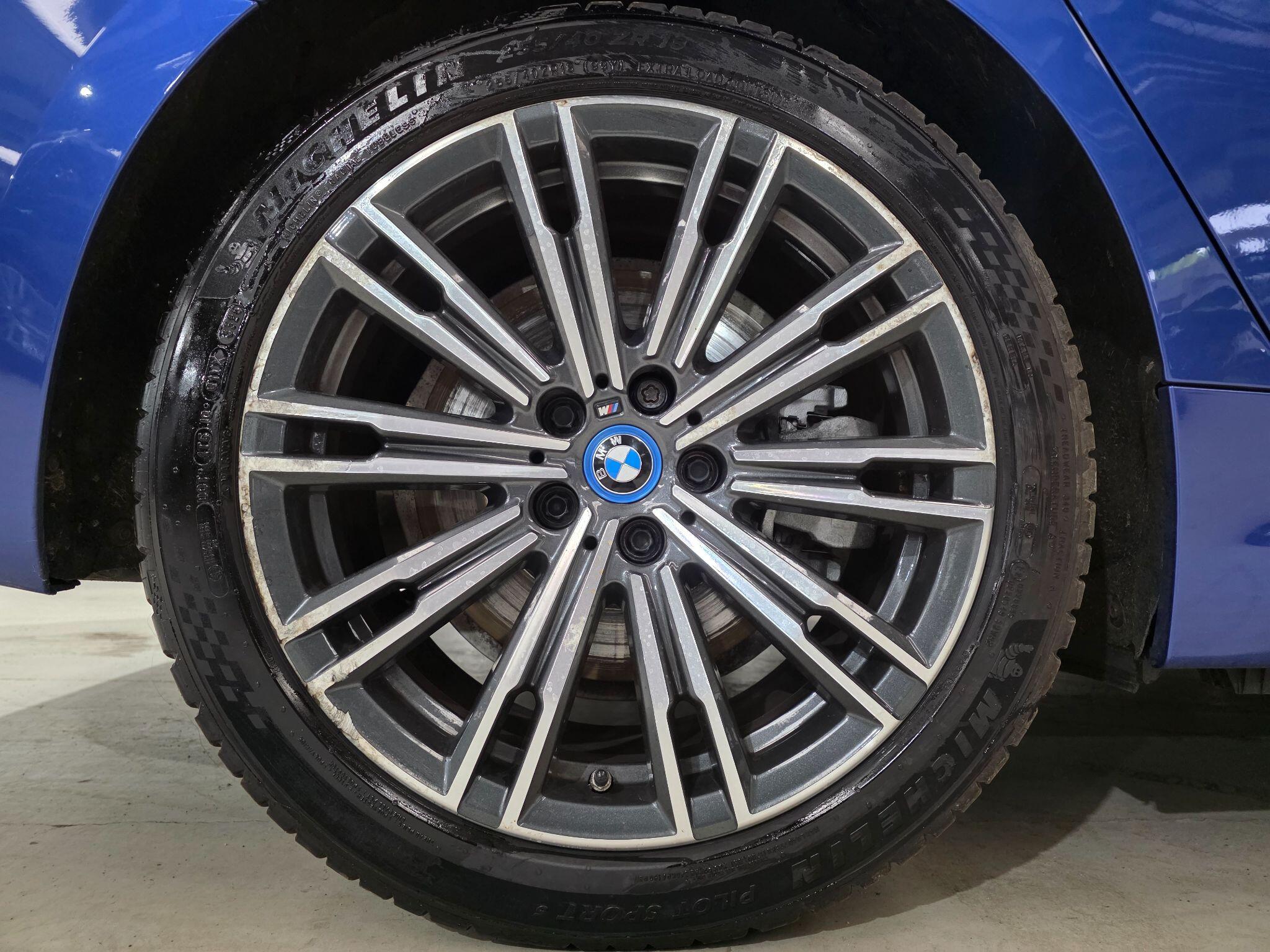 BMW 3 Series view 32