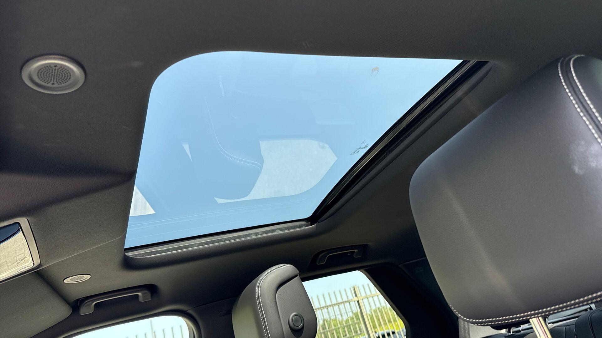 Land Rover Discovery view 21