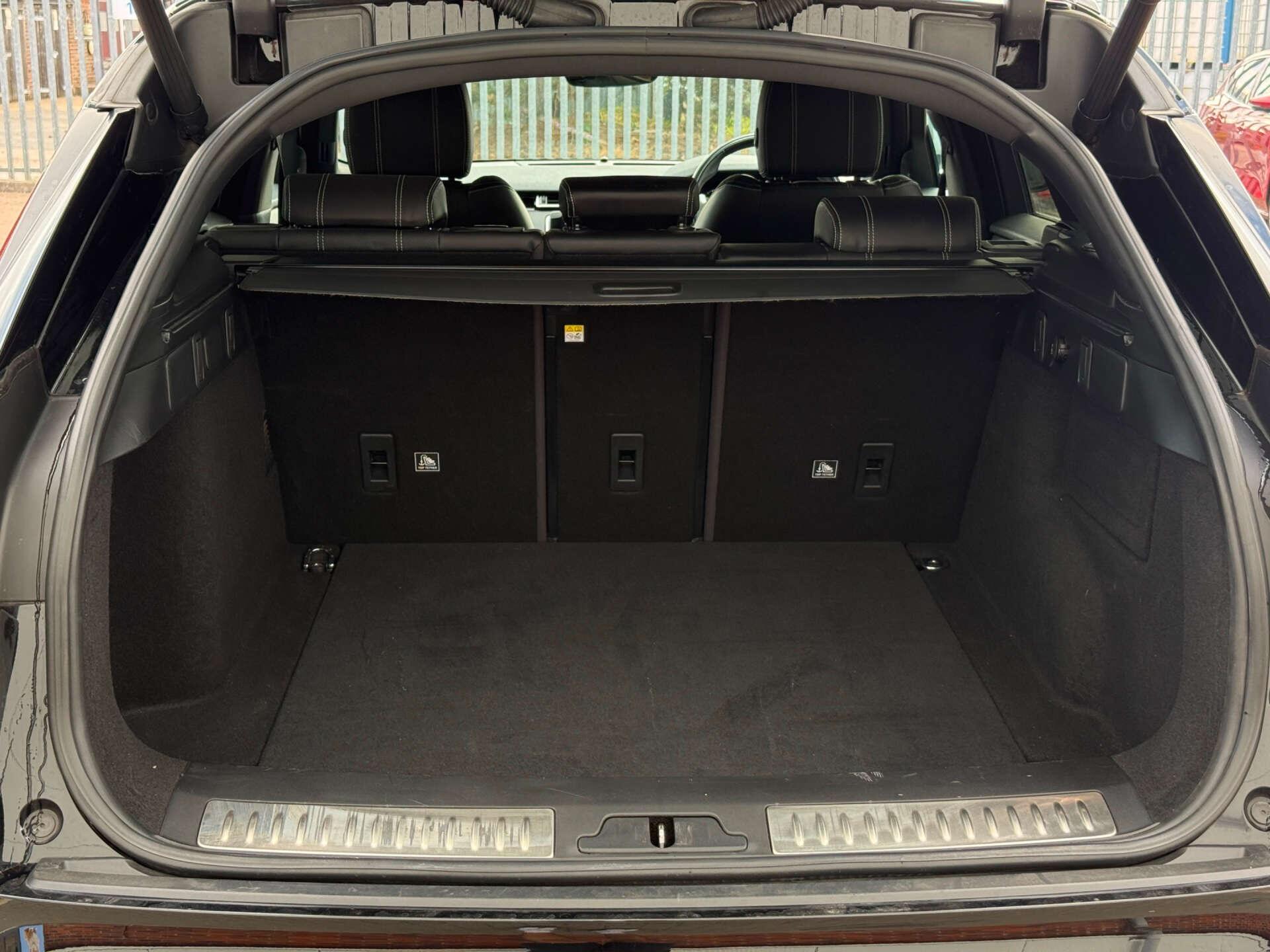 Land Rover Range Rover Velar view 32