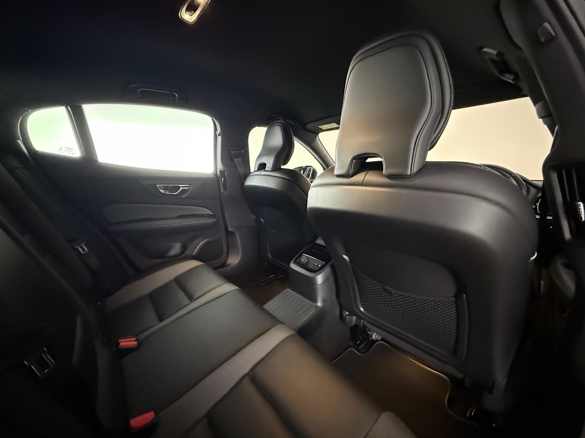 Volvo S60 view 32