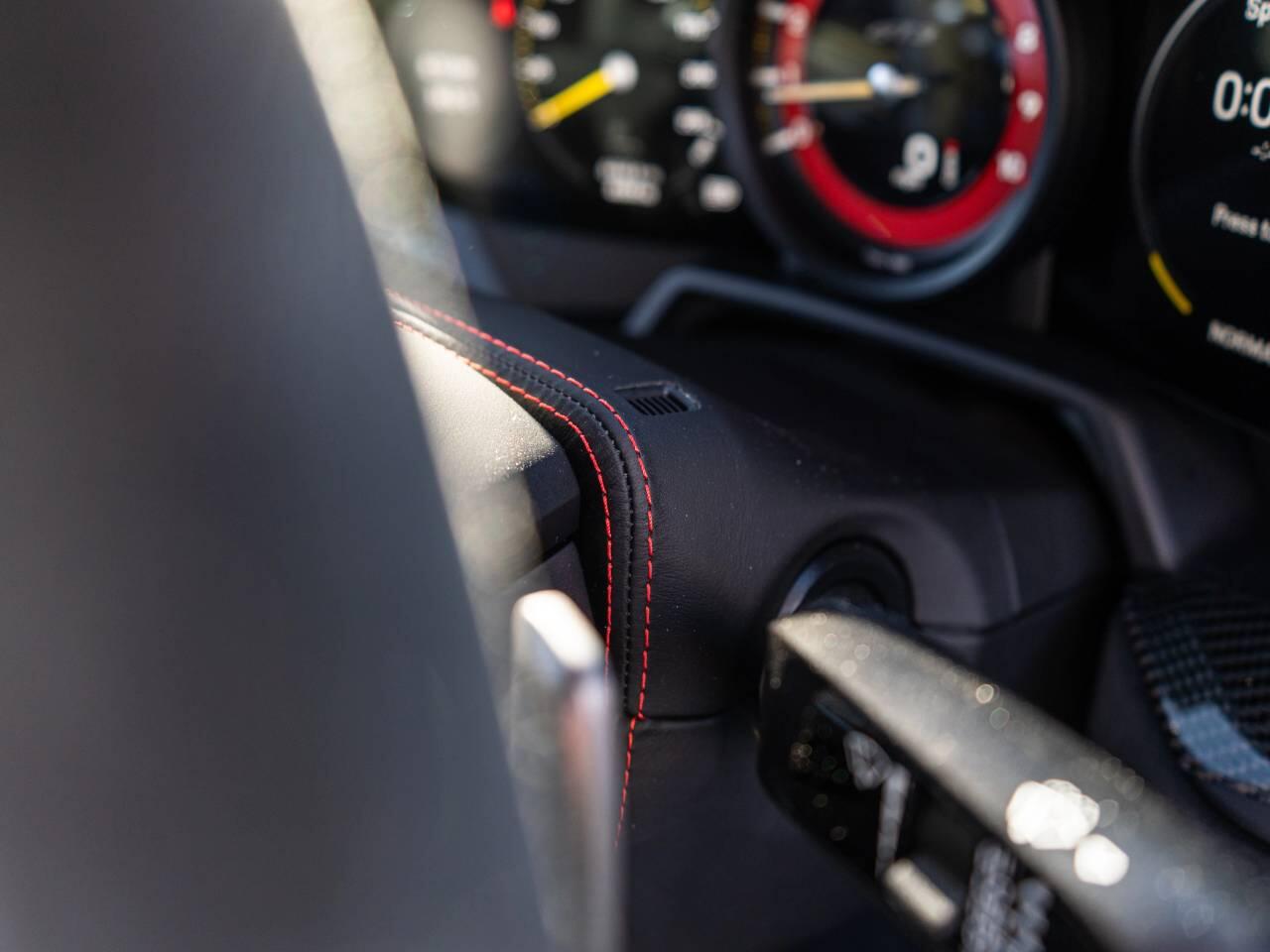 Porsche 911 view 22