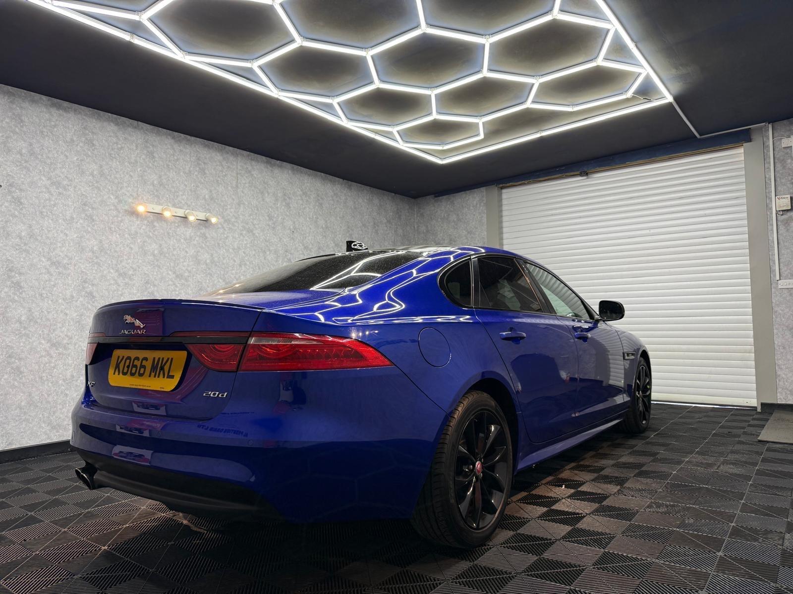 Jaguar XF view 4