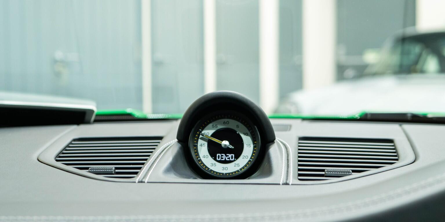 Porsche 911 view 37