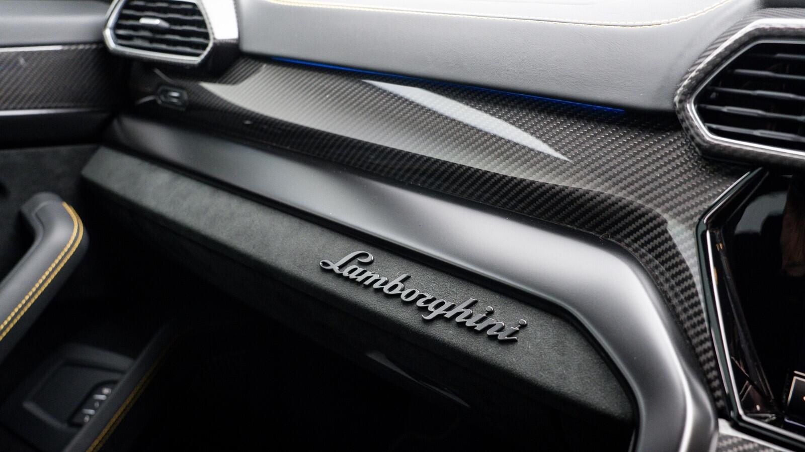 Lamborghini Urus view 39