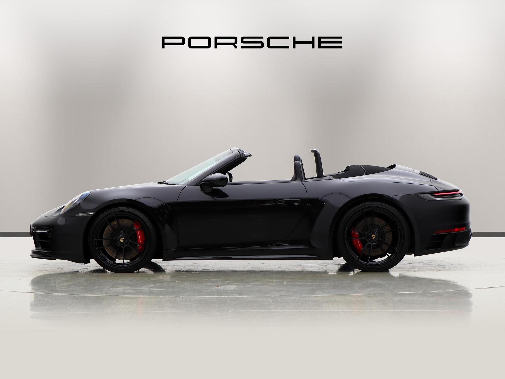 Porsche 911 view 6