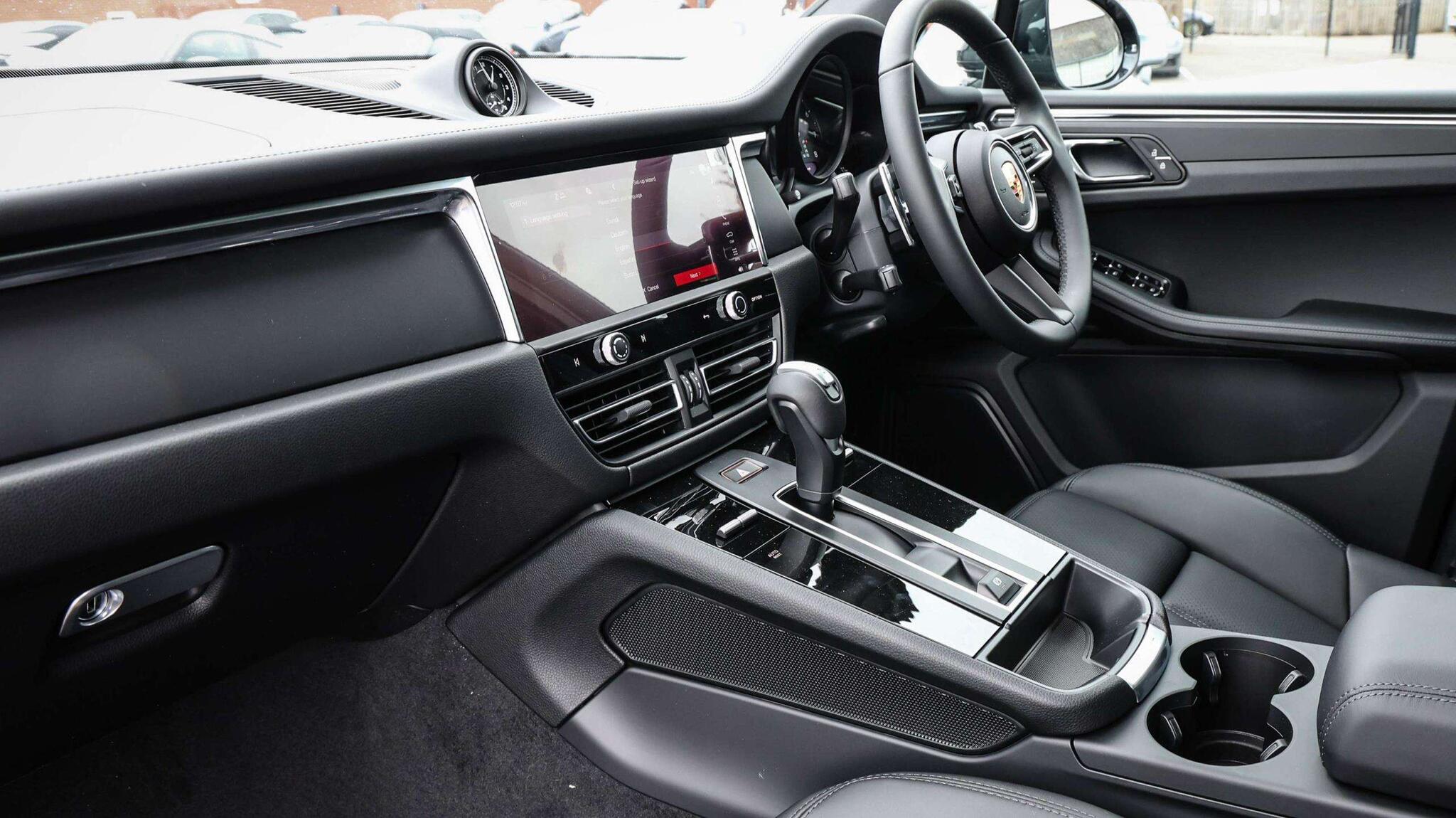 Porsche Macan view 9