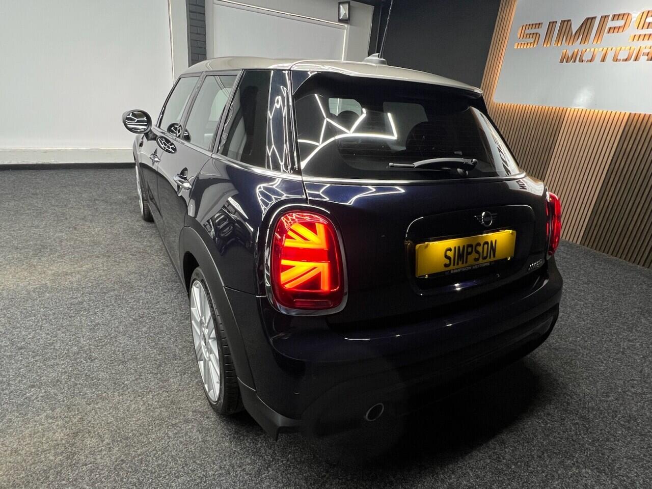 Mini Hatch view 7