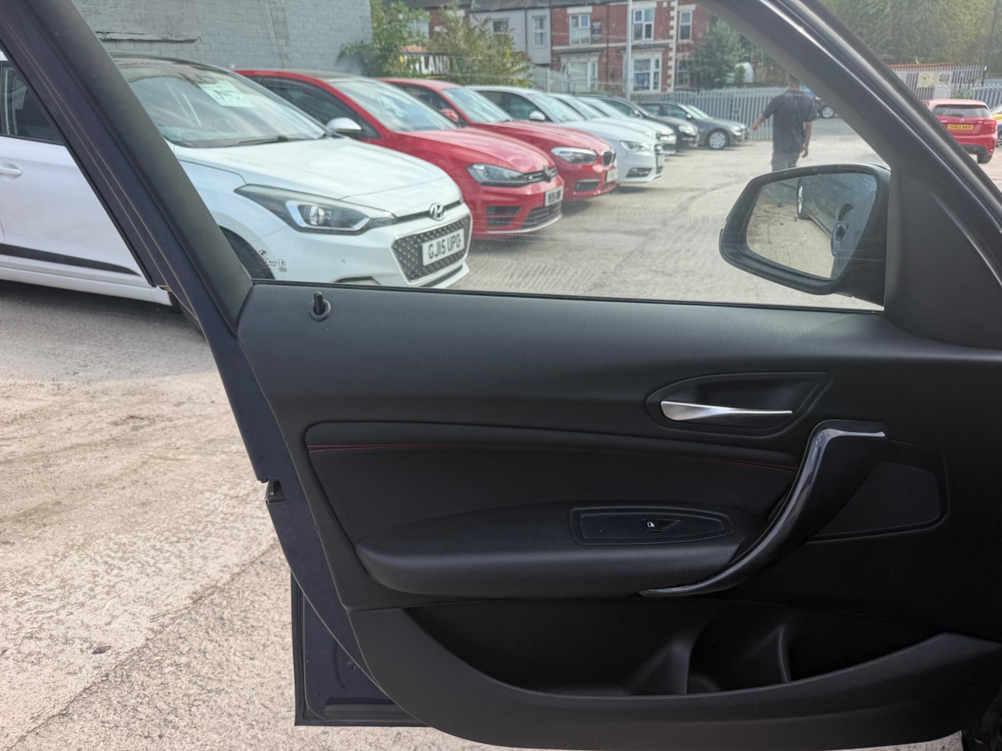 BMW 1 Series view 14