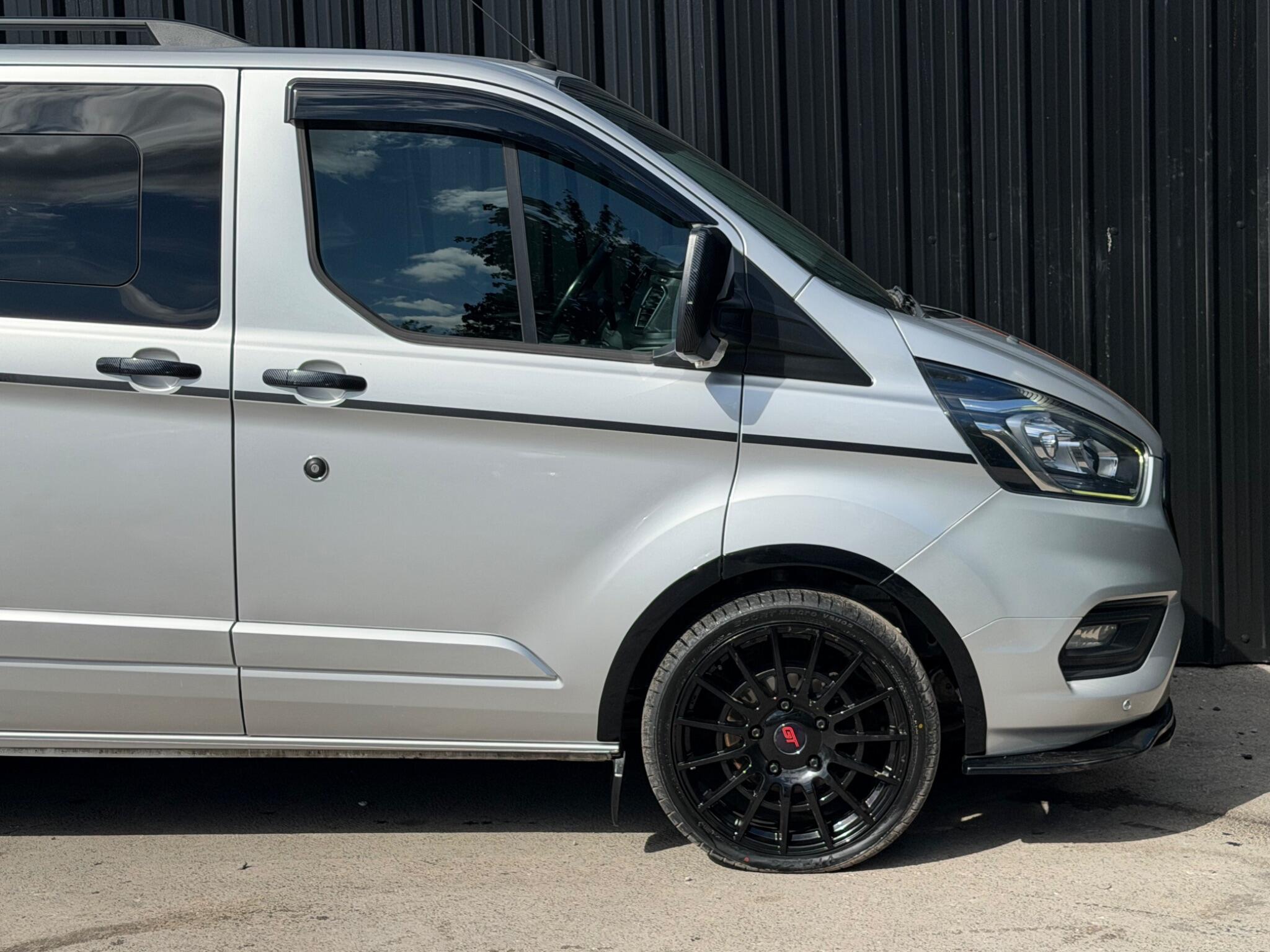 Ford Transit Custom view 16