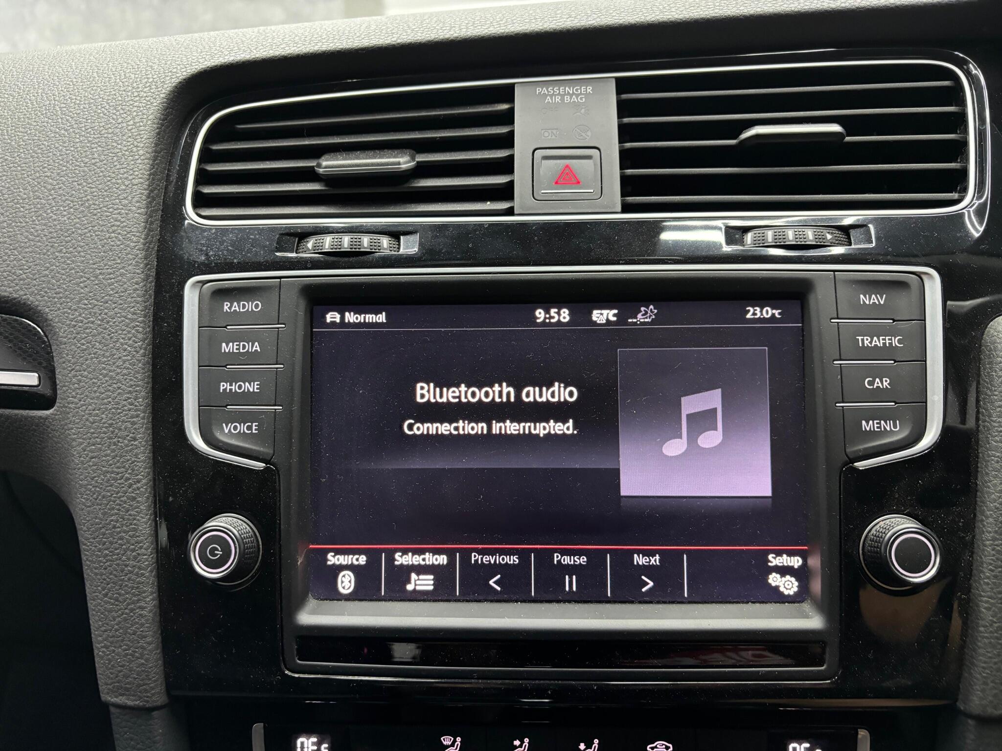 Volkswagen Golf view 17