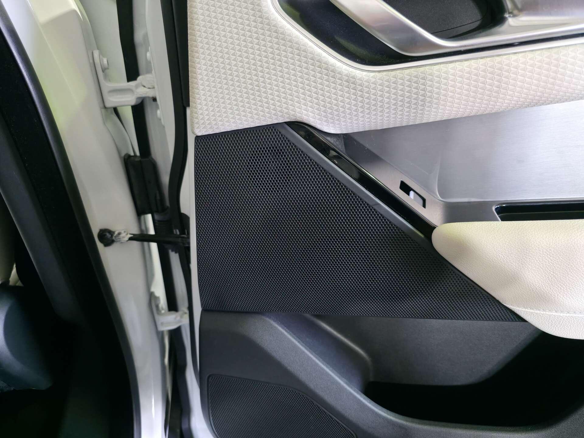 Land Rover Range Rover Velar view 58