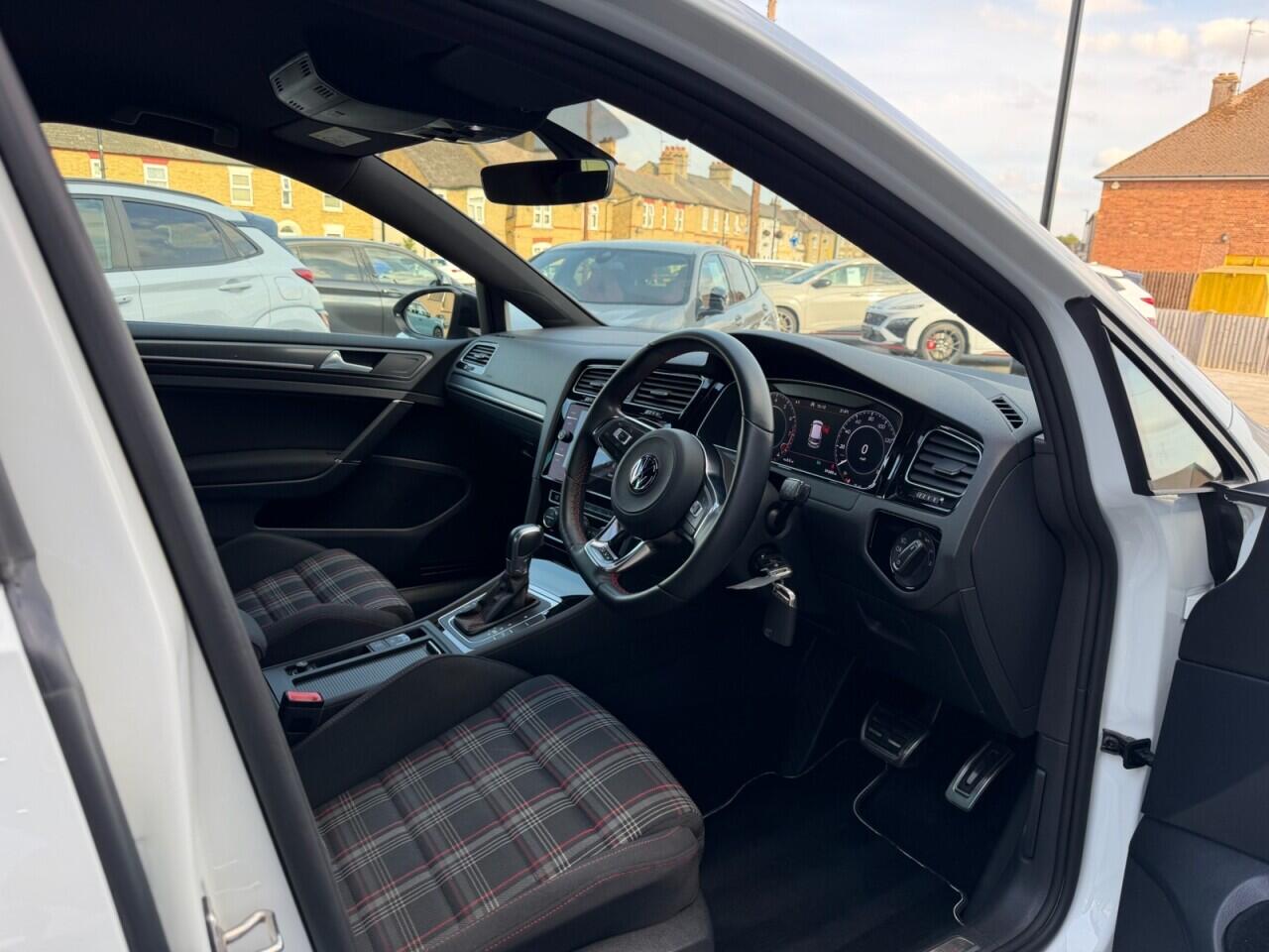 Volkswagen Golf view 14