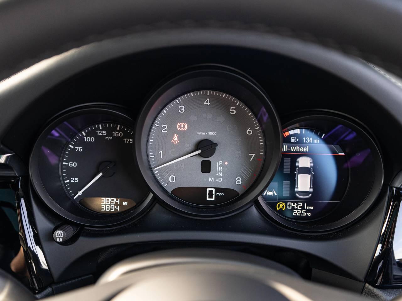 Porsche Macan view 30