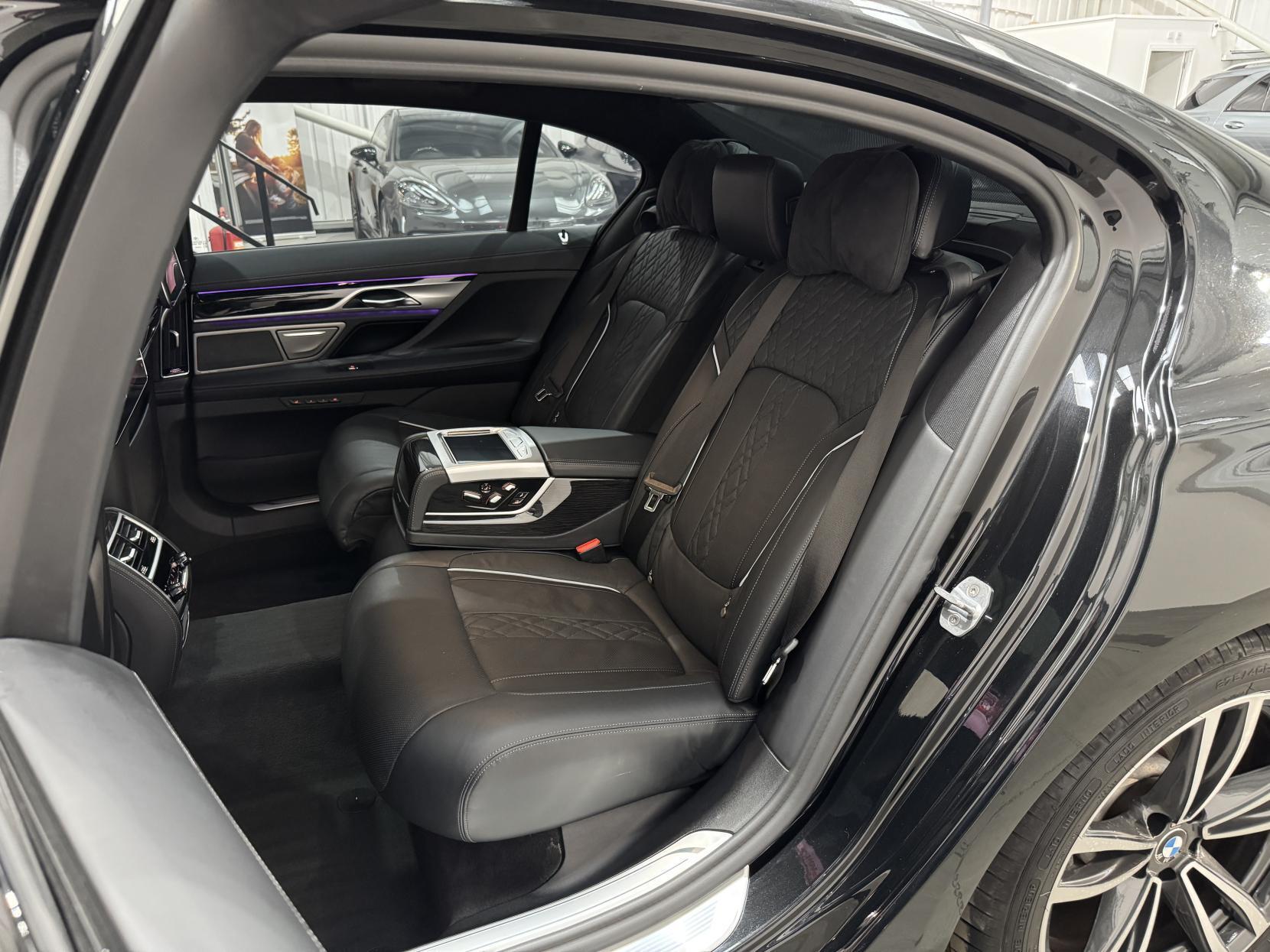BMW 7 Series view 85