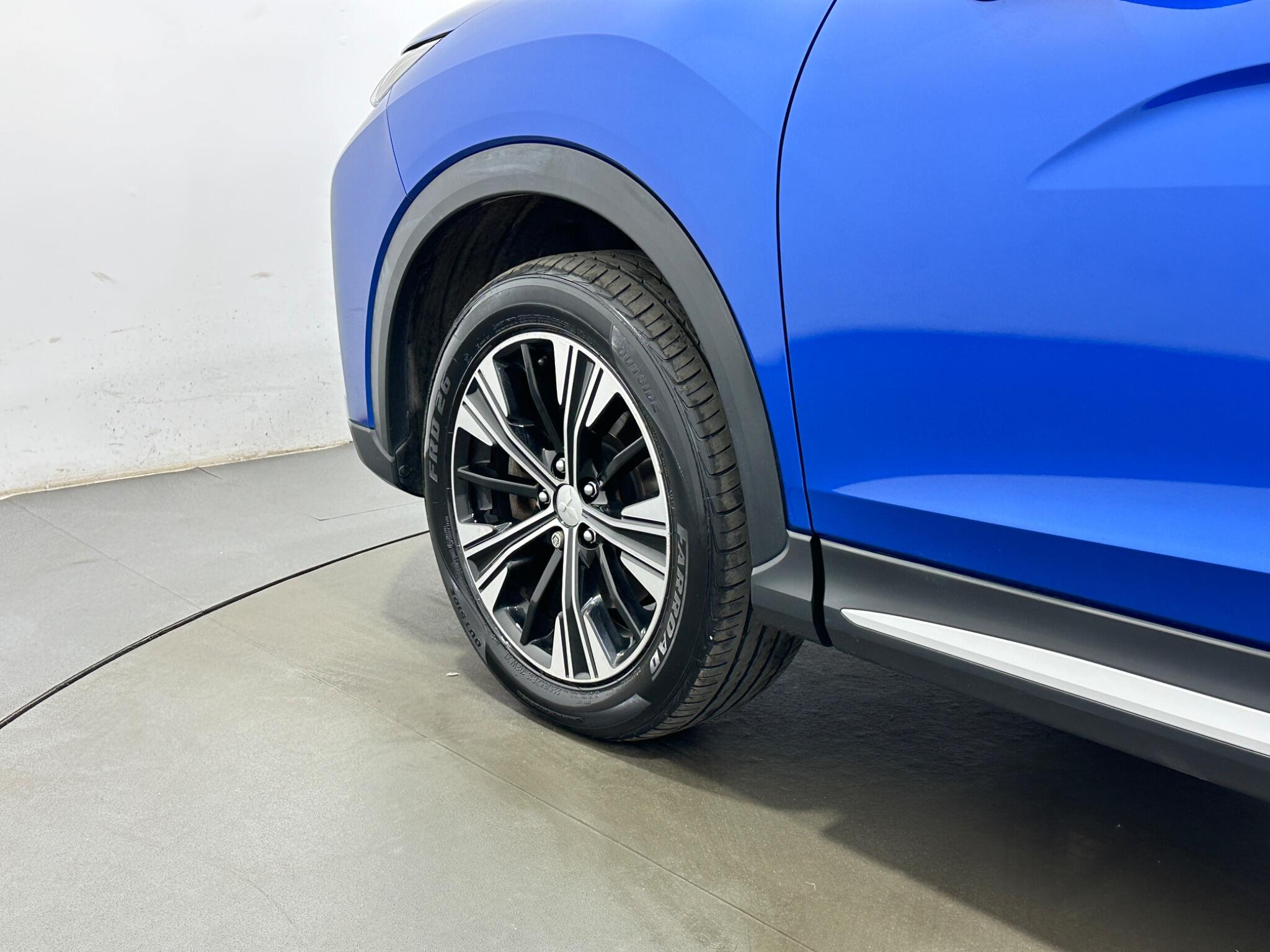 Mitsubishi Eclipse Cross view 50
