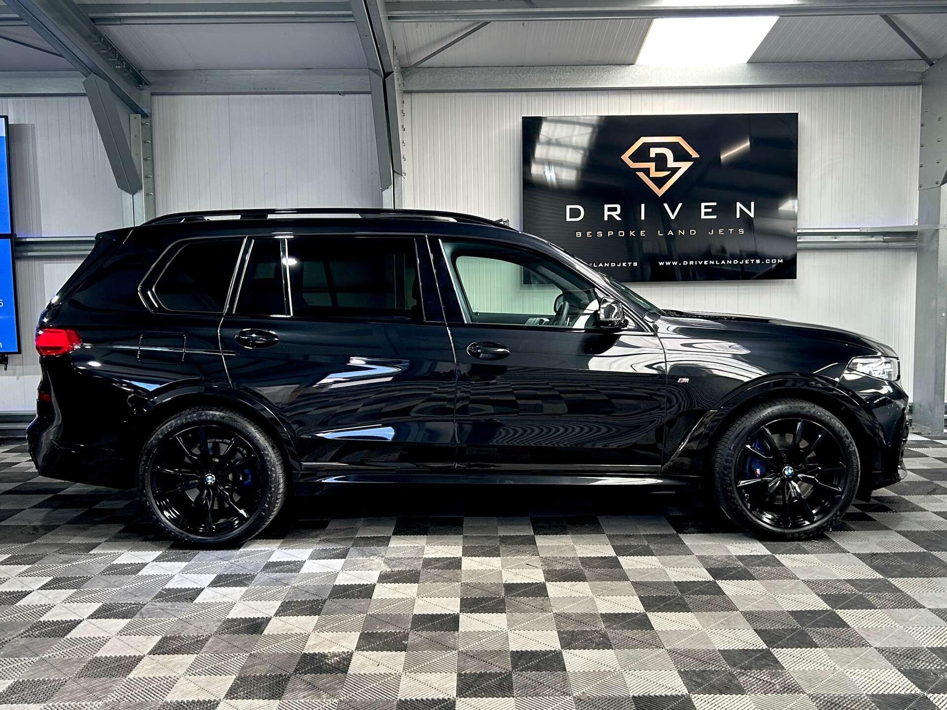 BMW X7 view 12