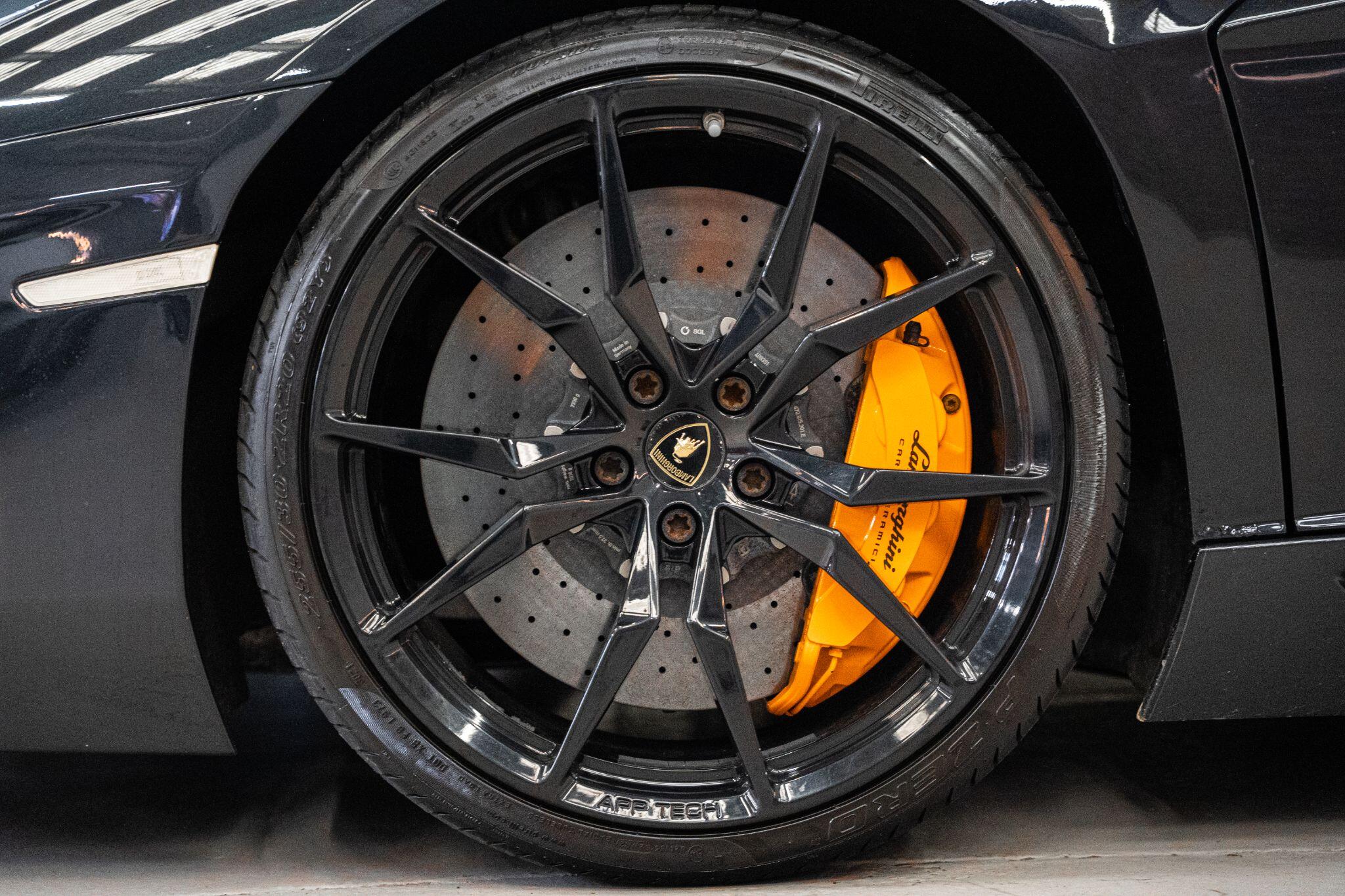 Lamborghini Aventador view 14