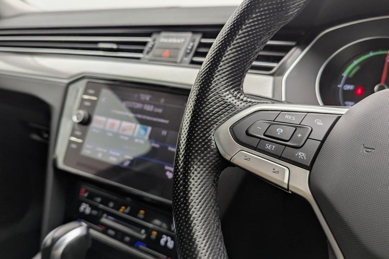 Volkswagen Passat view 14