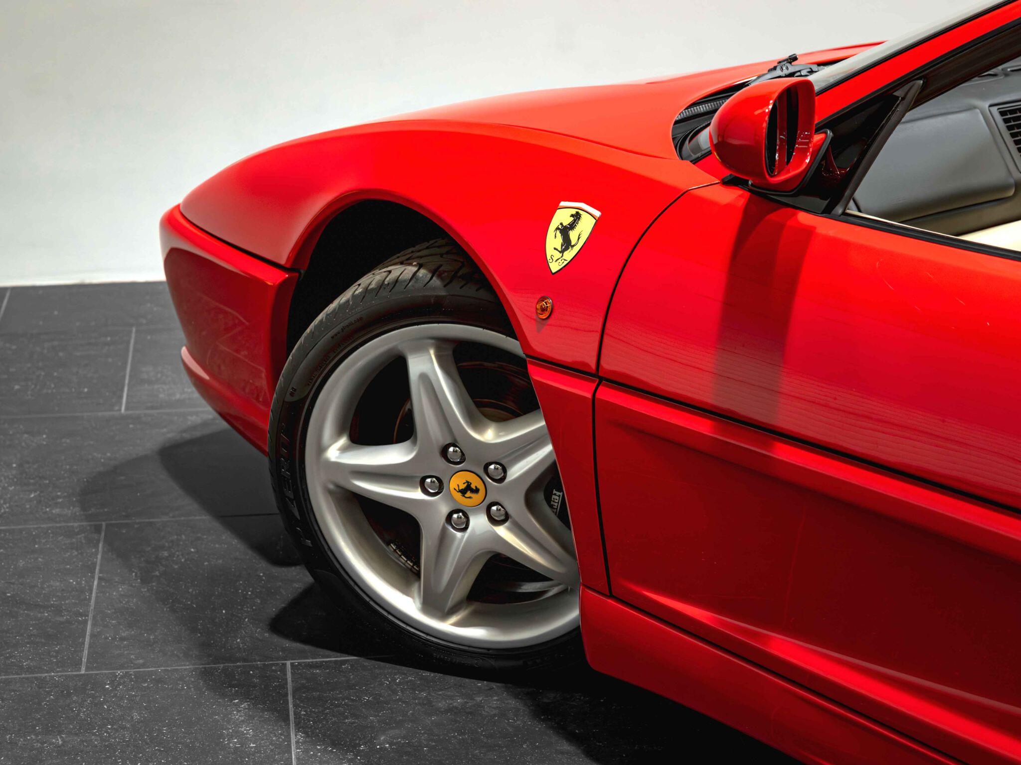 Ferrari F355 view 17