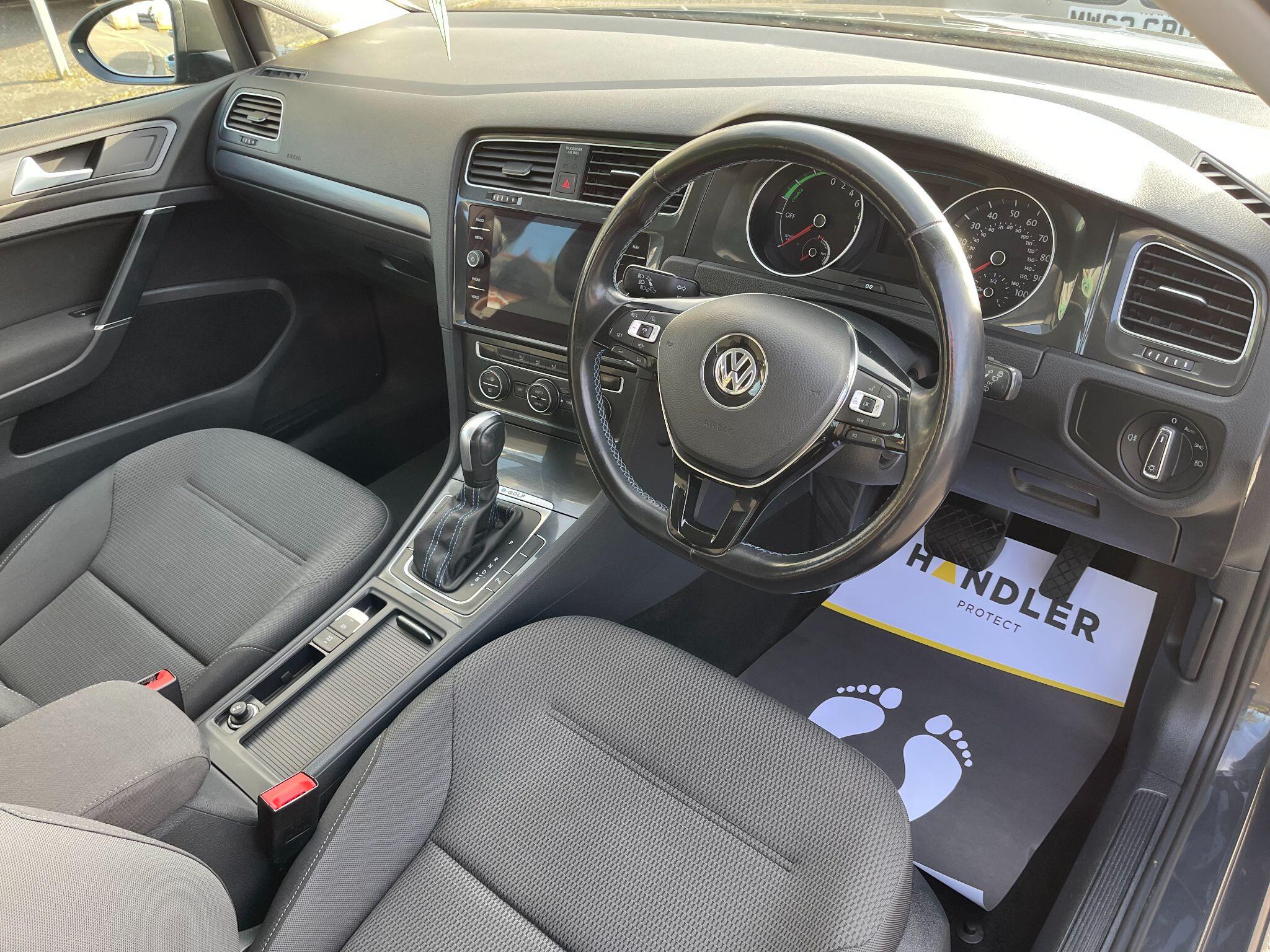Volkswagen E-Golf view 27