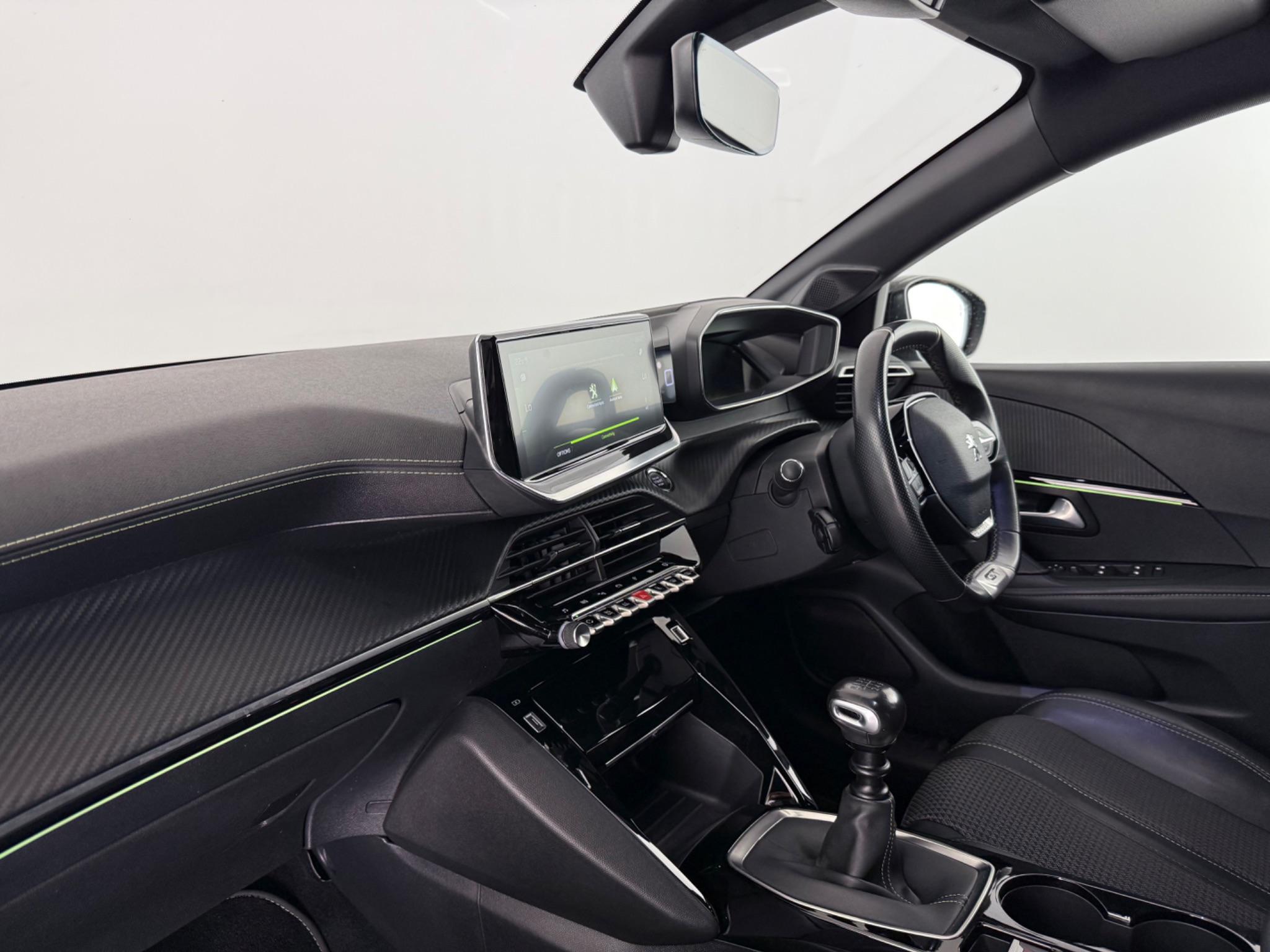 Peugeot 208 view 3