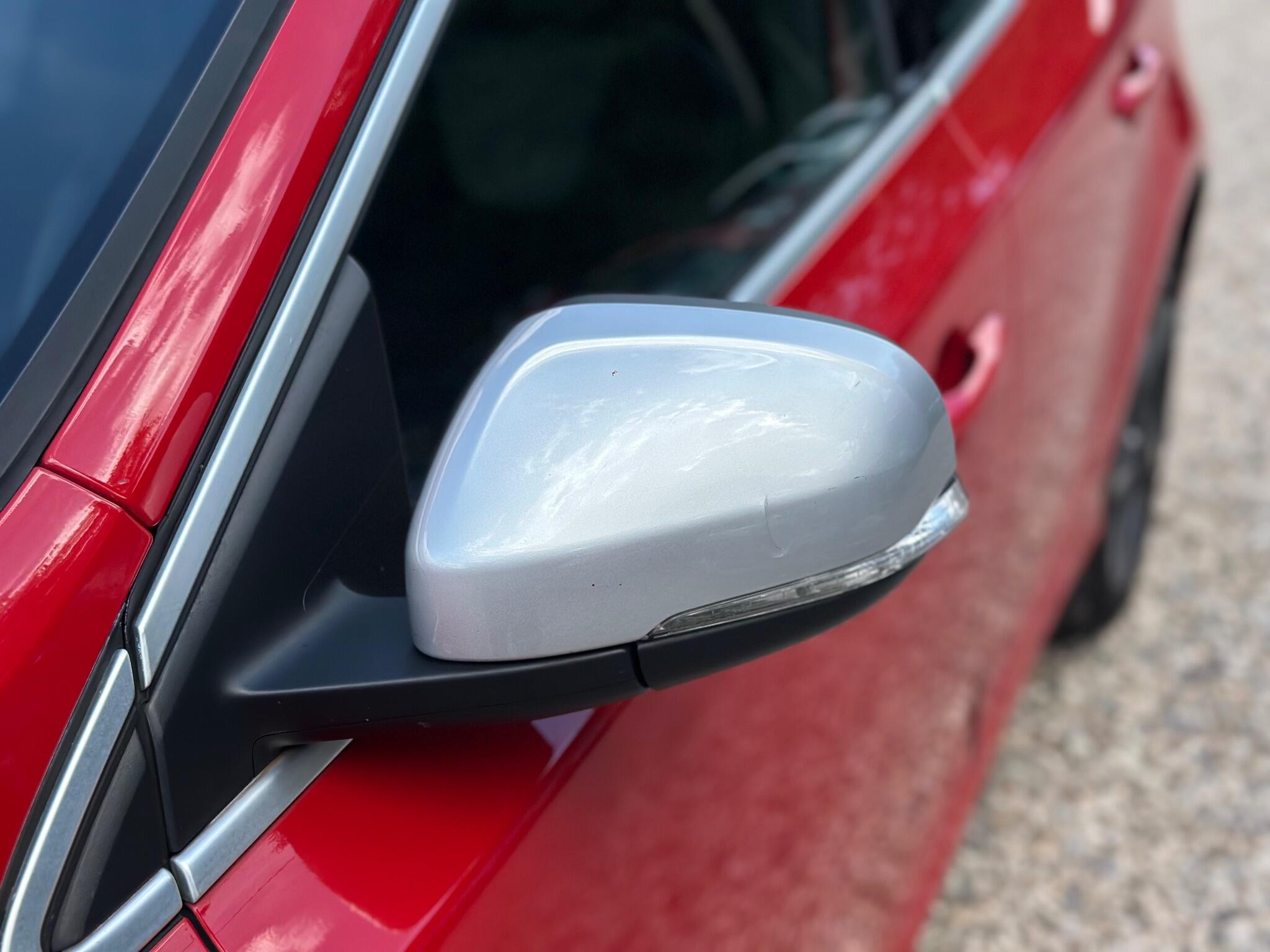 Volvo V40 view 21