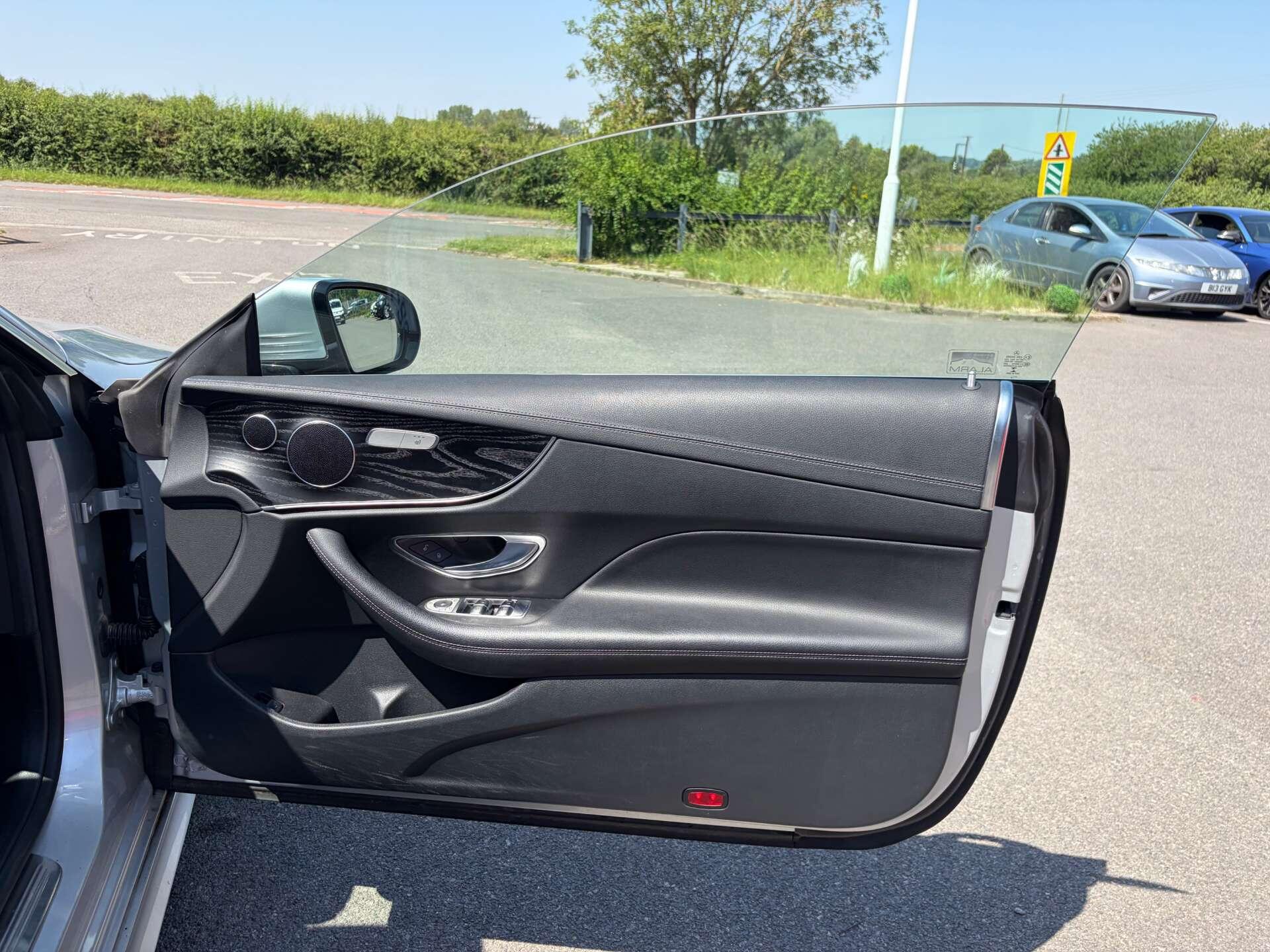 Mercedes-Benz E Class view 27