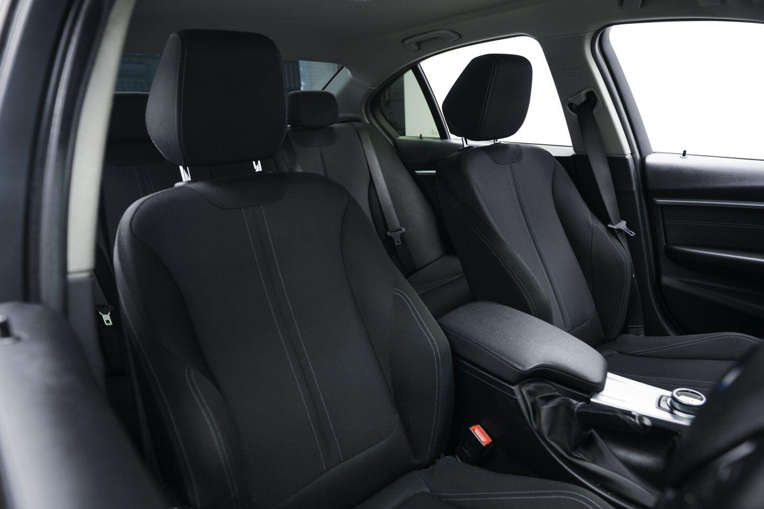 BMW 3 Series view 9